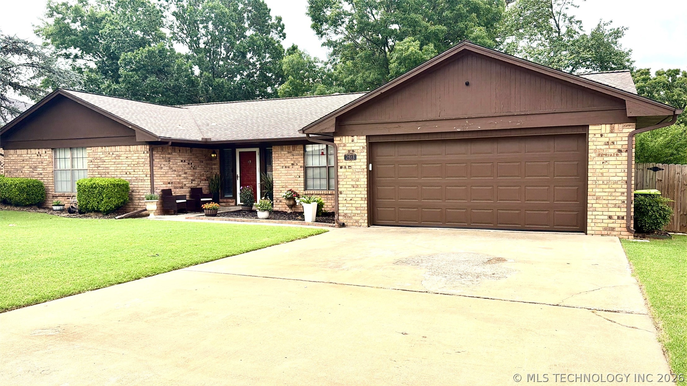 2513 Foliage Property Photo 2