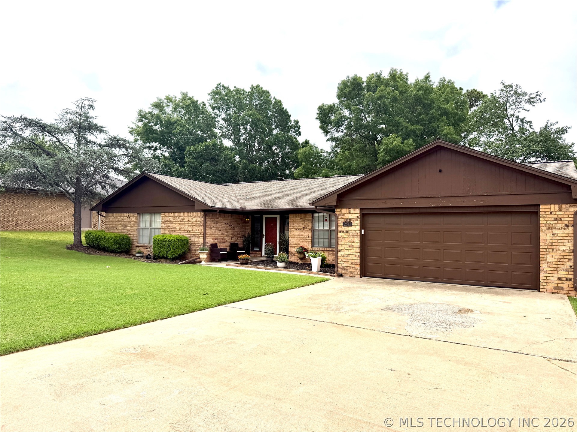2513 Foliage Property Photo 3