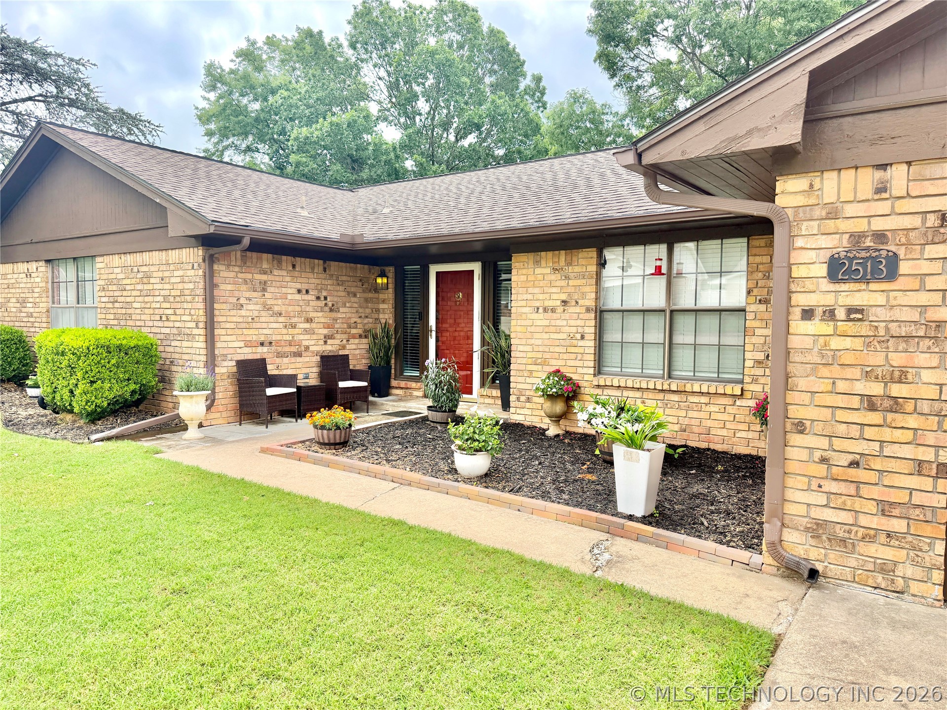 2513 Foliage Property Photo 4