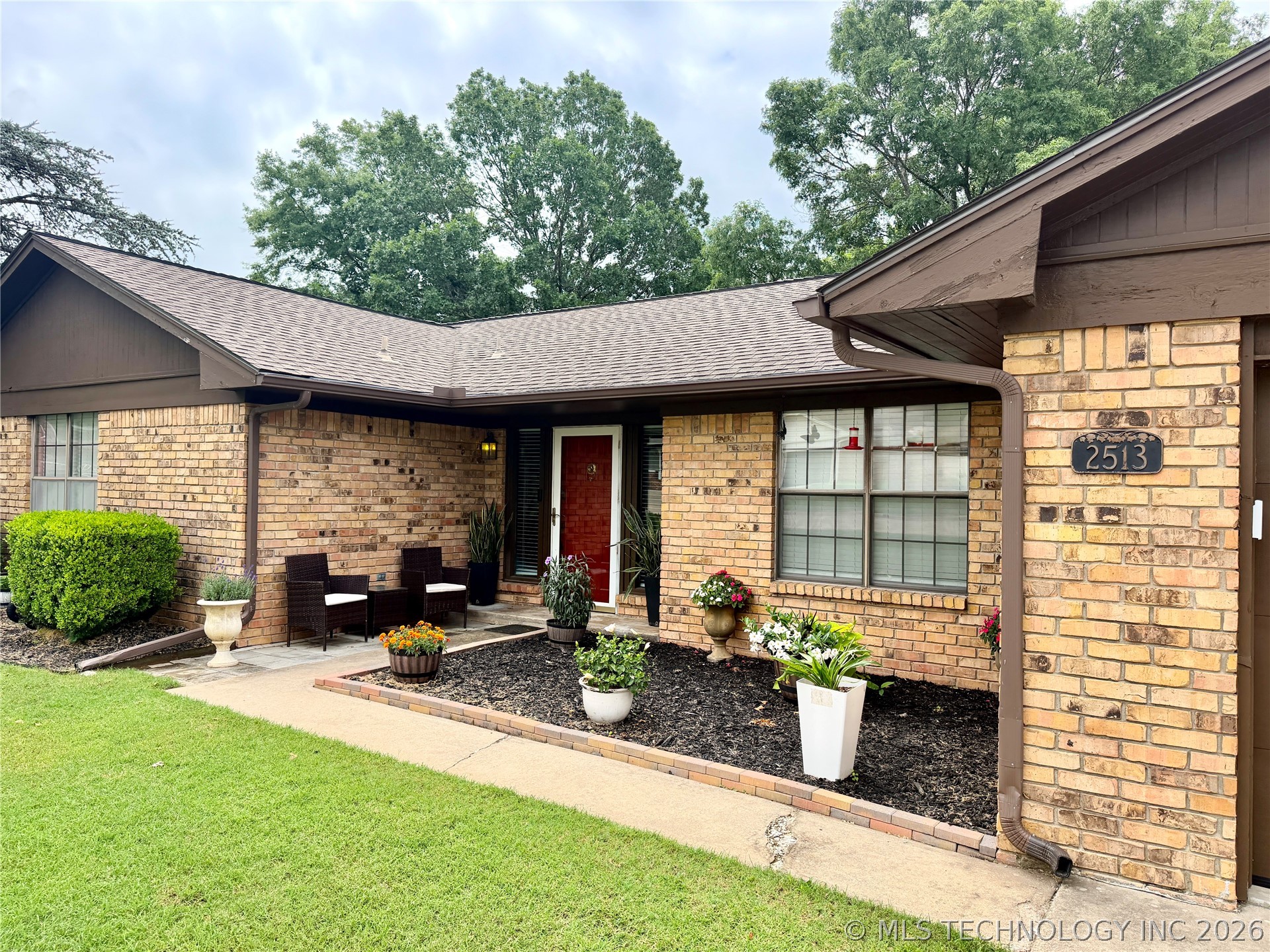 2513 Foliage Property Photo 5