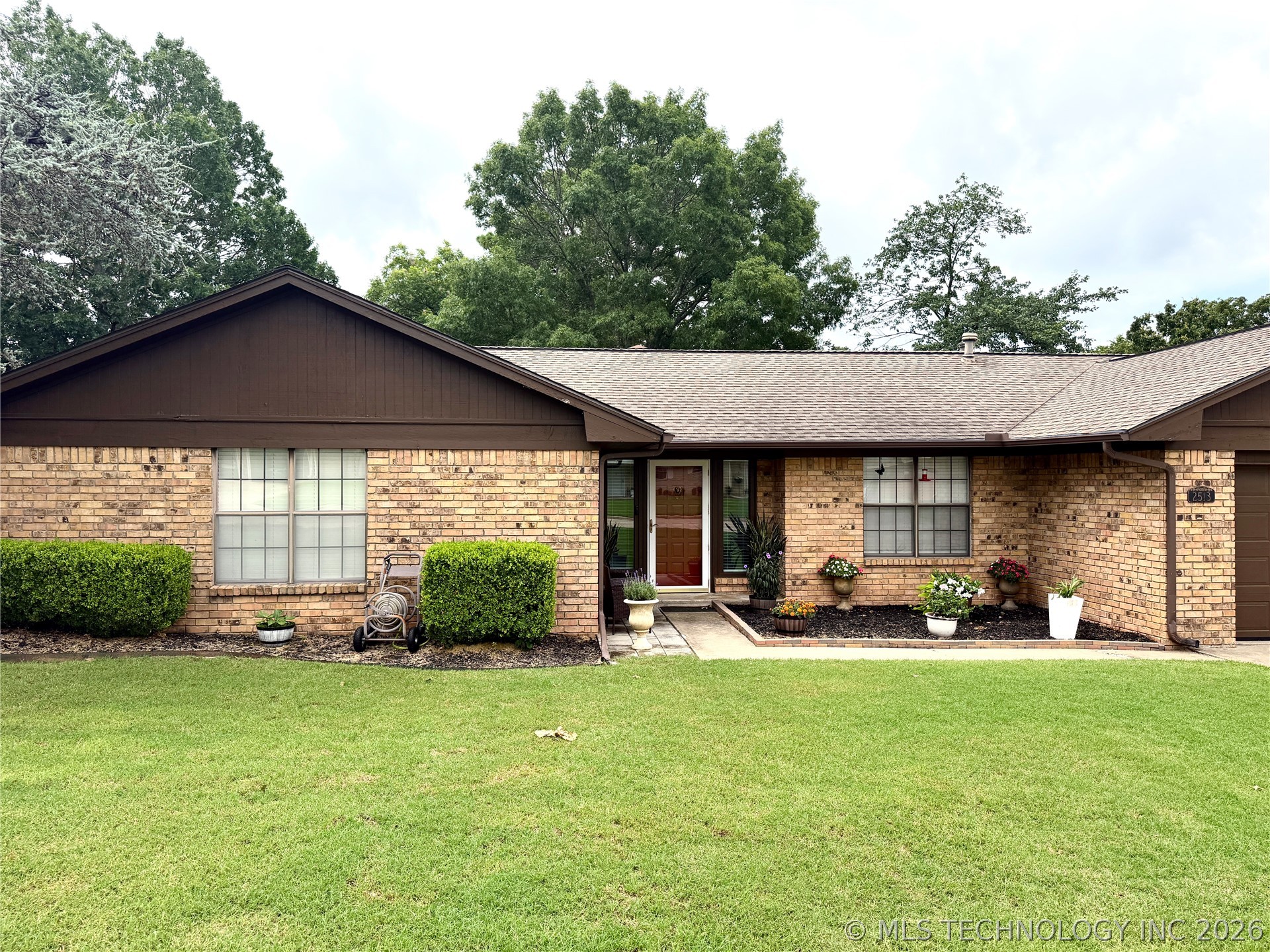 2513 Foliage Property Photo 7