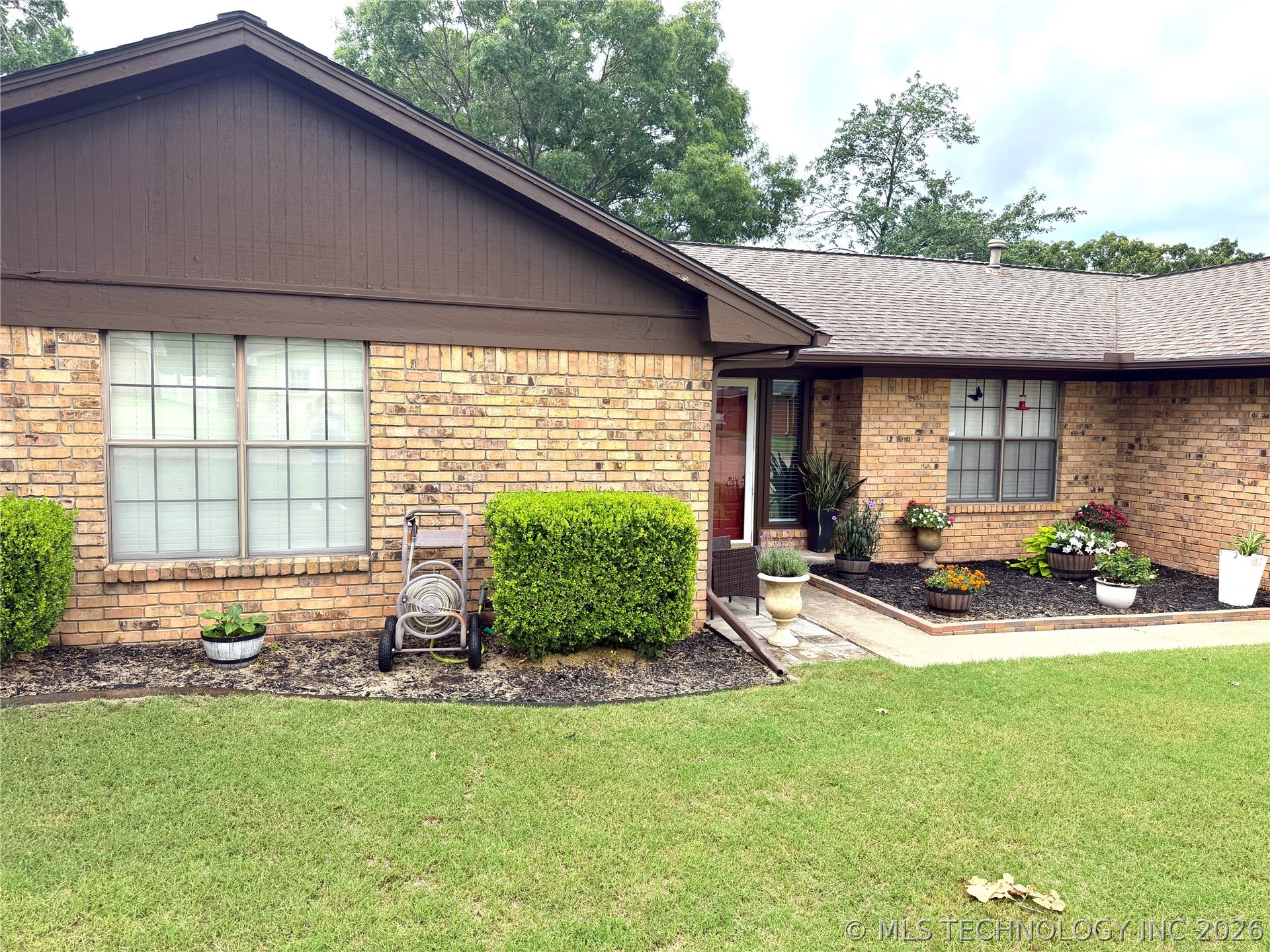 2513 Foliage Property Photo 9