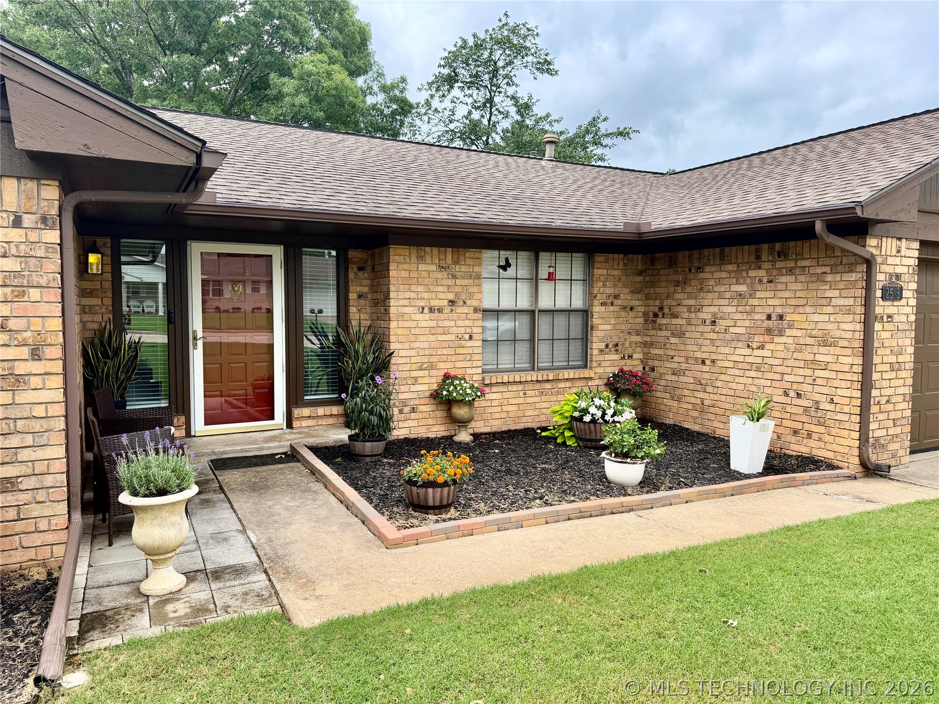 2513 Foliage Property Photo 10