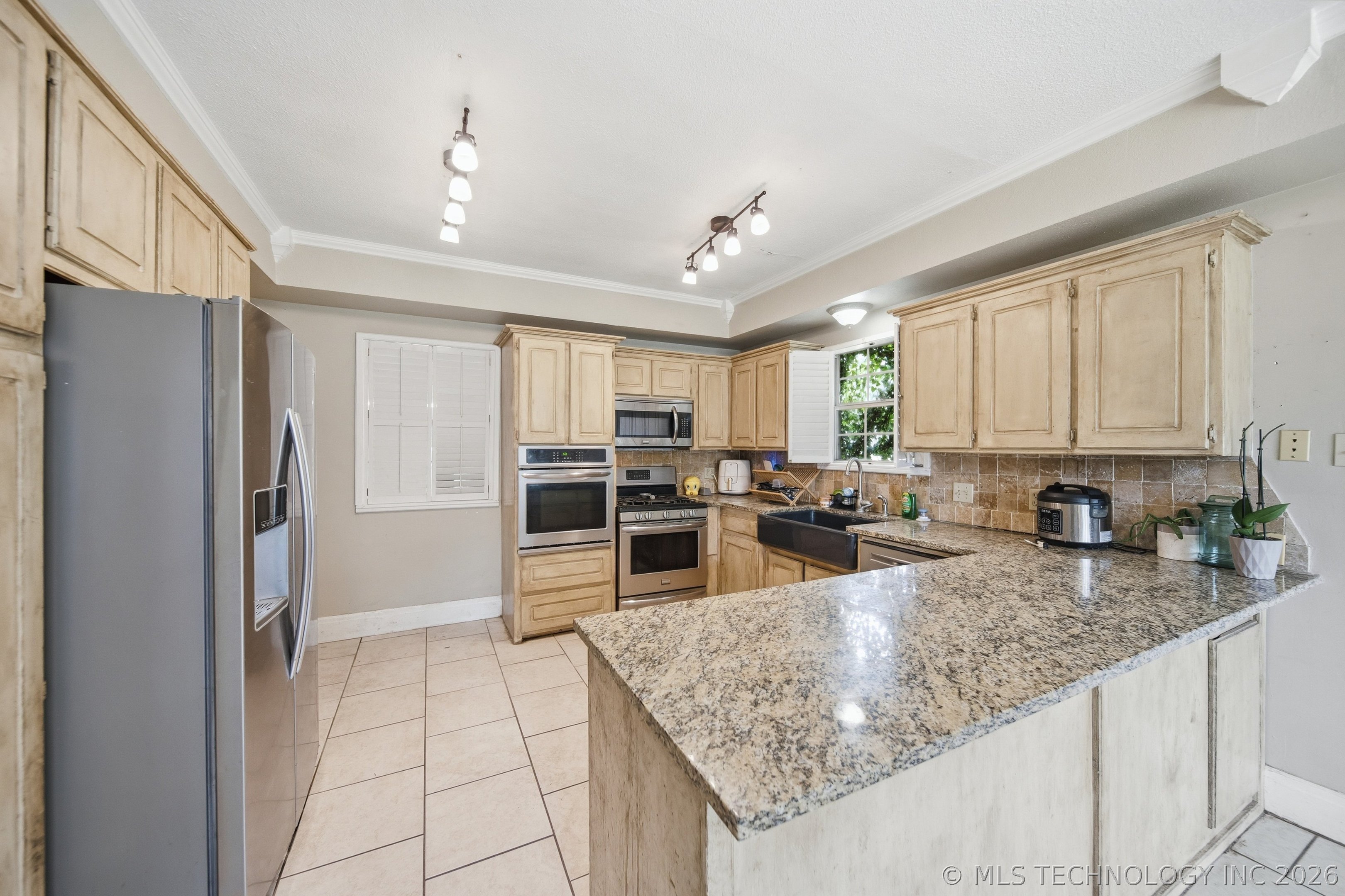 202 S Maple Street Property Photo 8