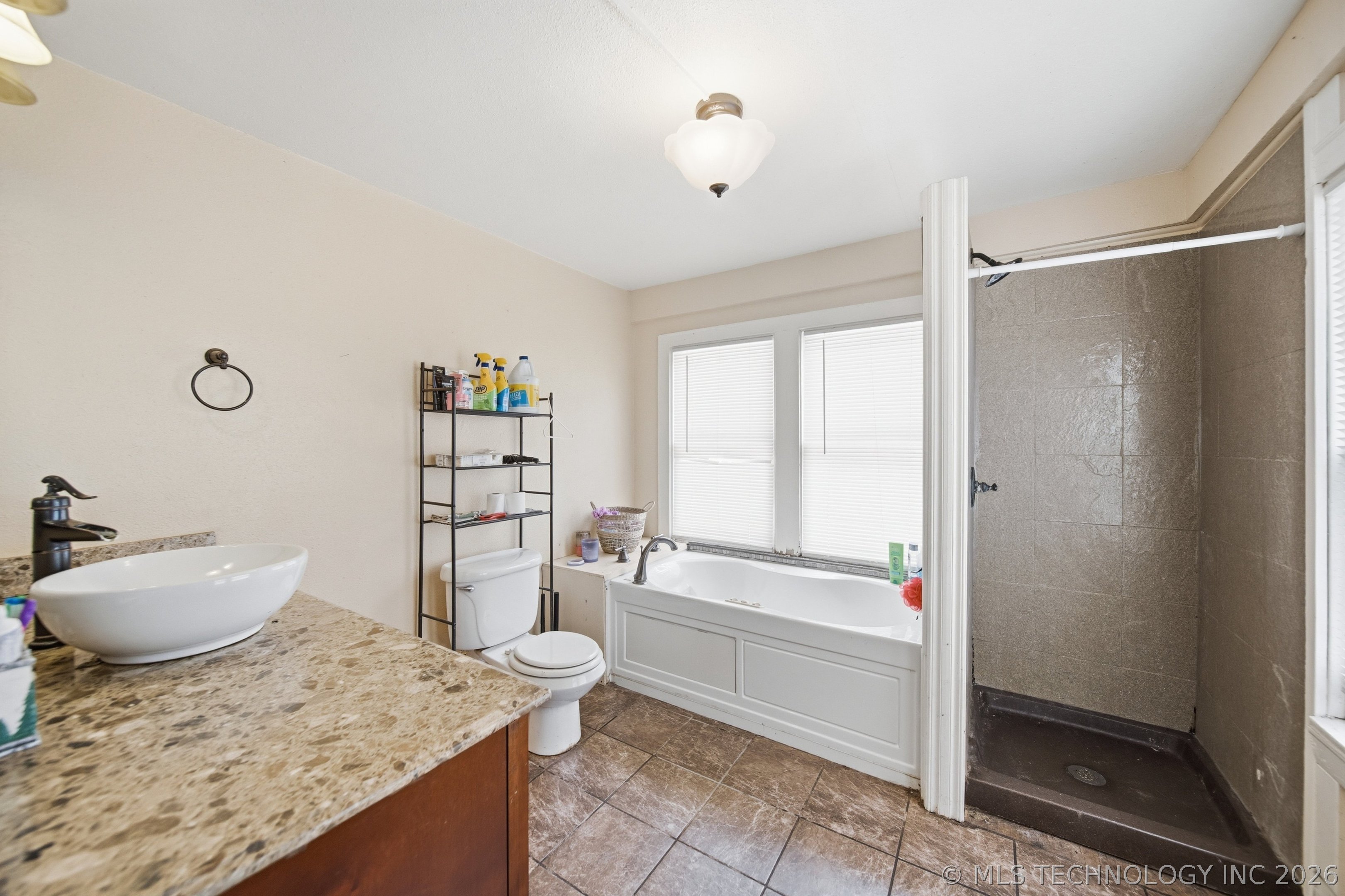 202 S Maple Street Property Photo 17