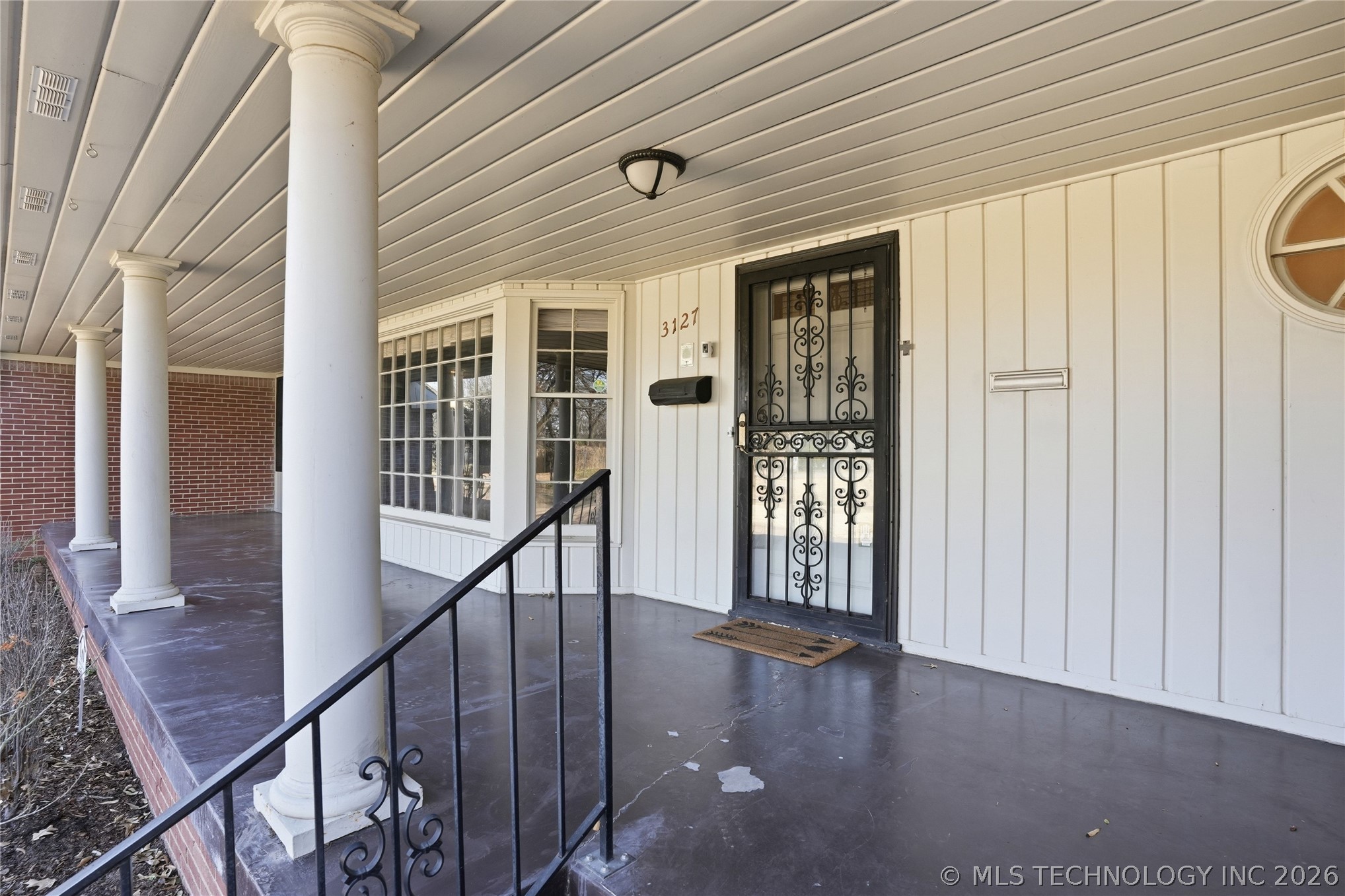 3127 S Lewis Avenue Property Photo 4