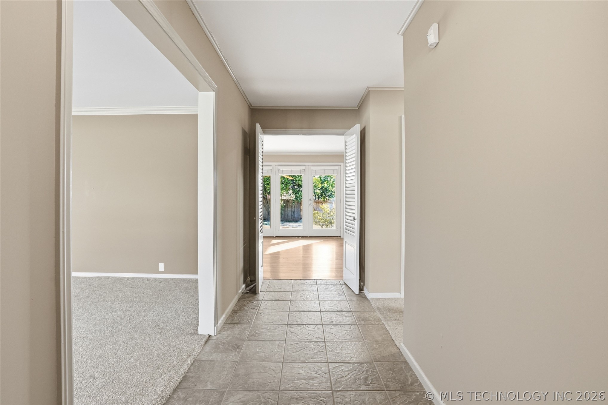 3127 S Lewis Avenue Property Photo 6