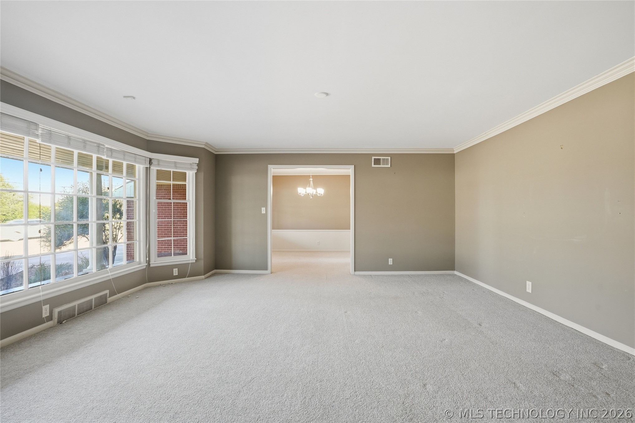 3127 S Lewis Avenue Property Photo 10