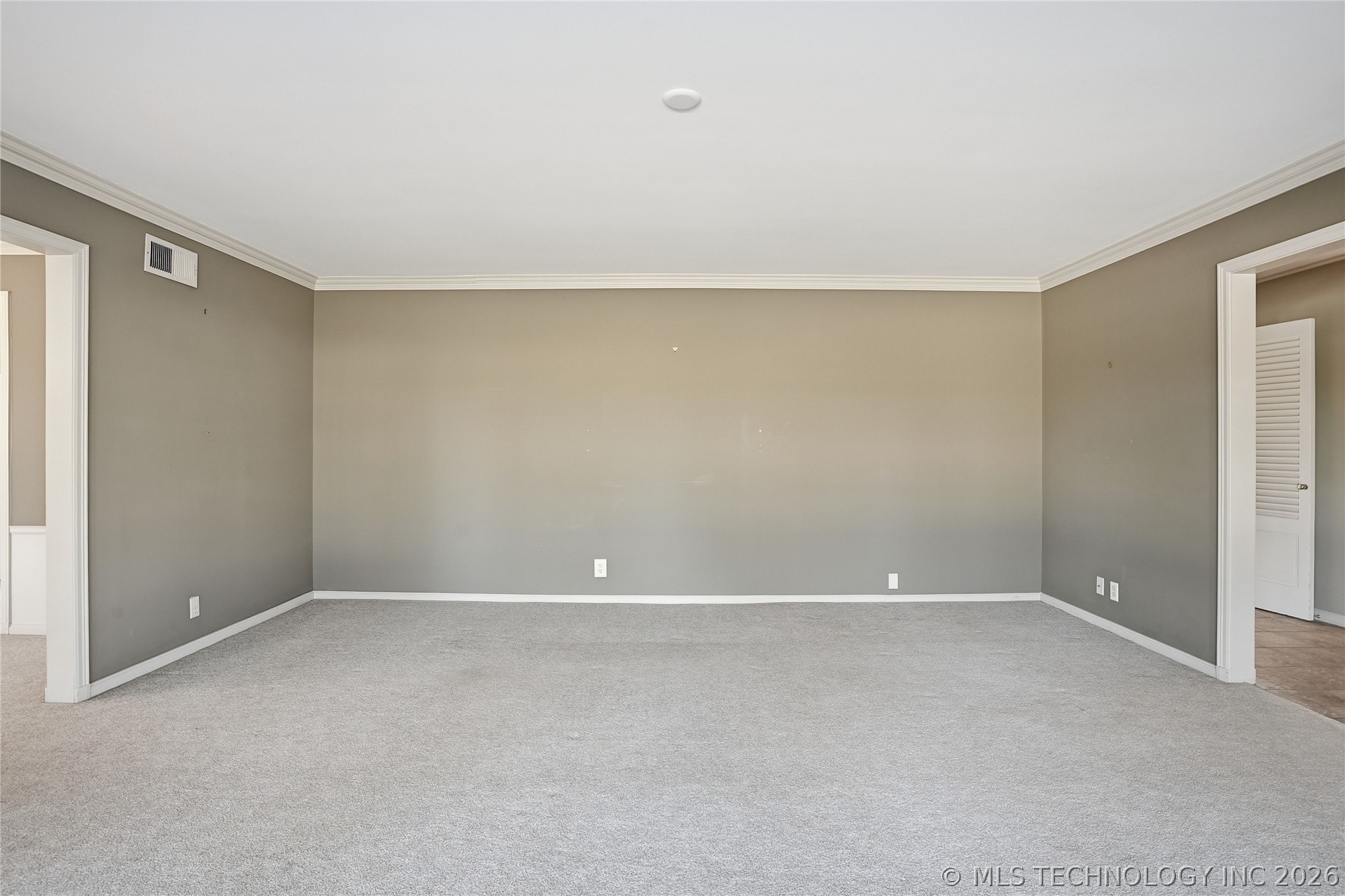 3127 S Lewis Avenue Property Photo 11