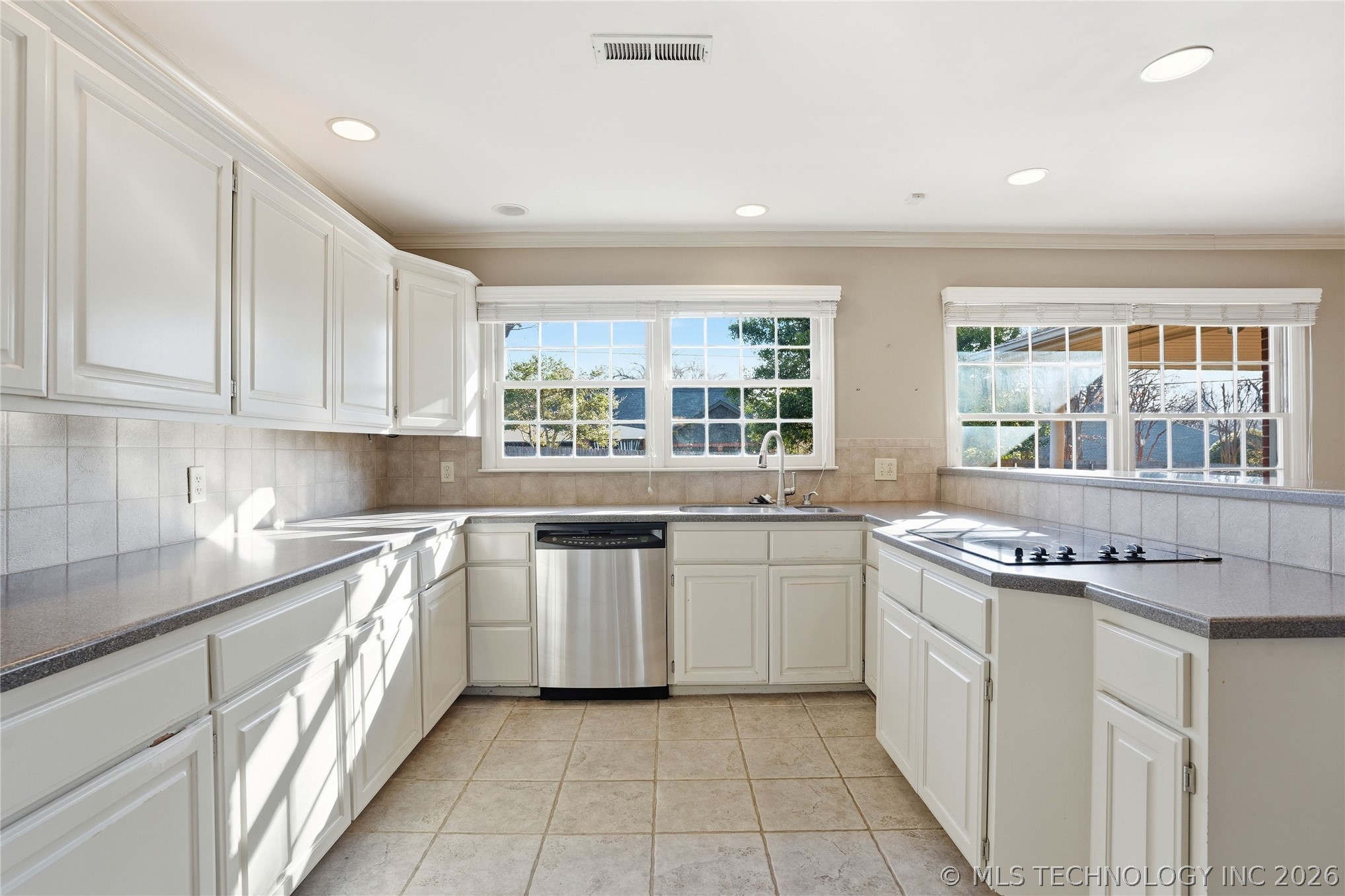 3127 S Lewis Avenue Property Photo 19
