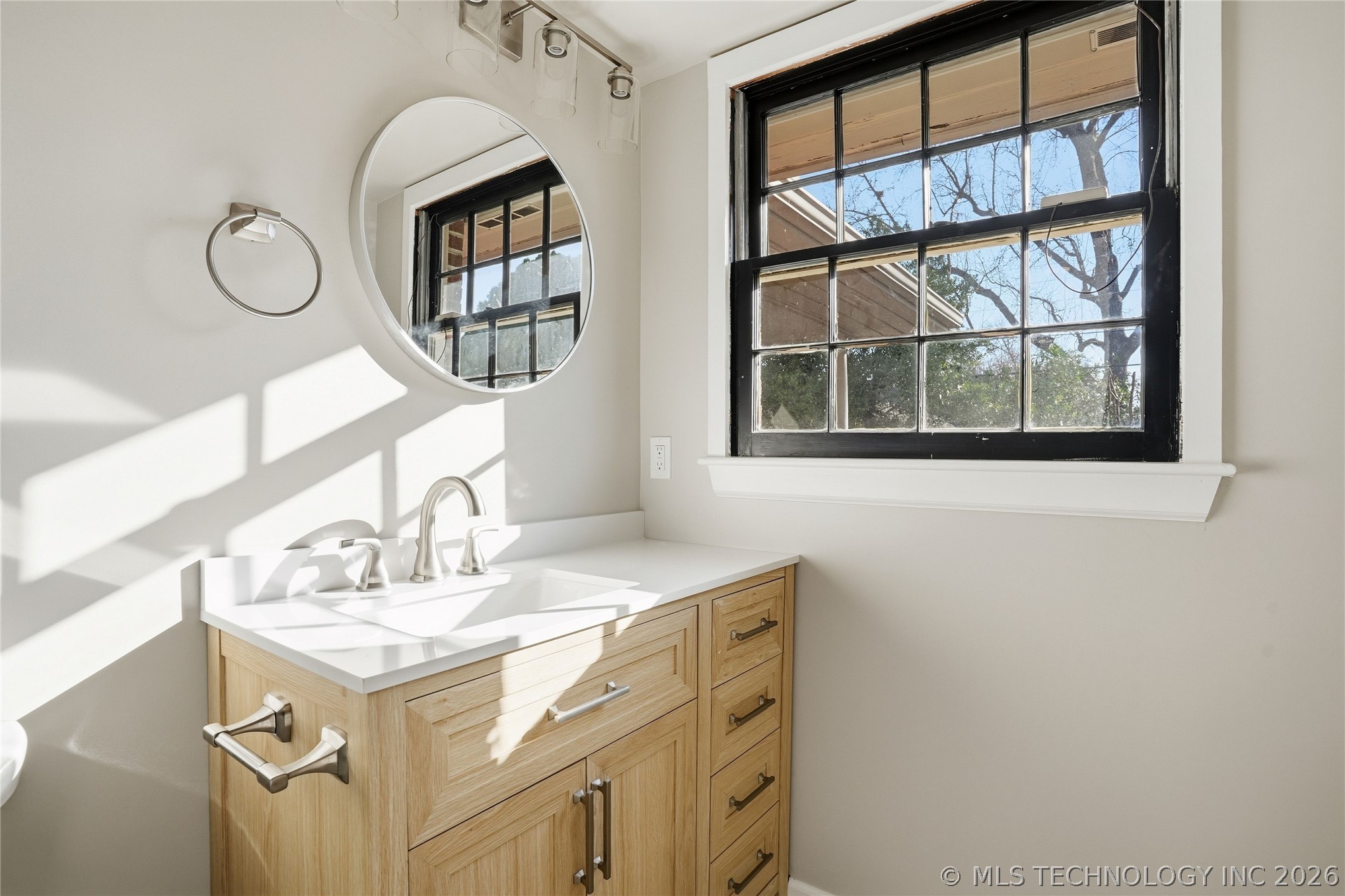 3127 S Lewis Avenue Property Photo 42