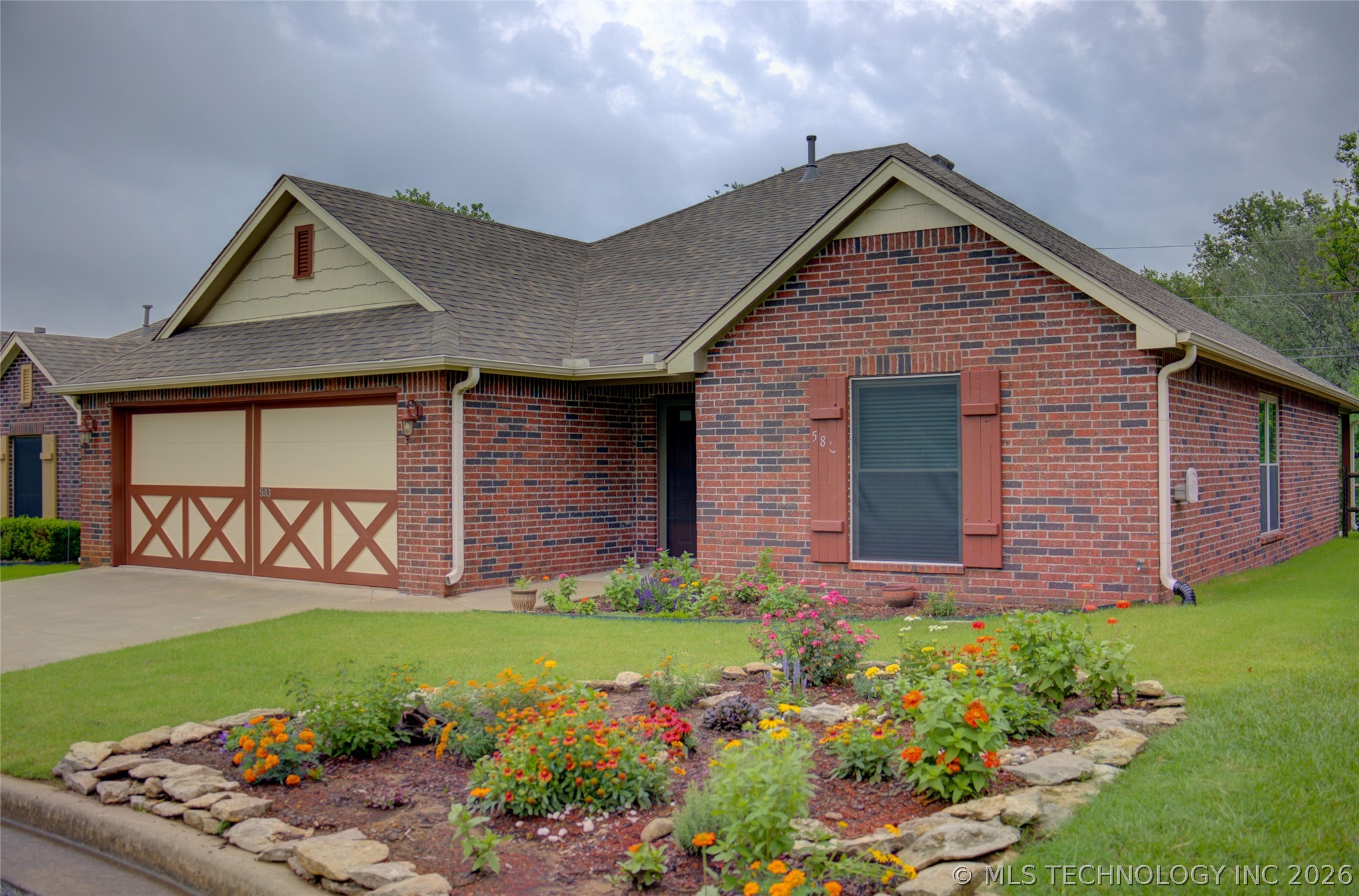583 S 22nd Place Property Photo 1