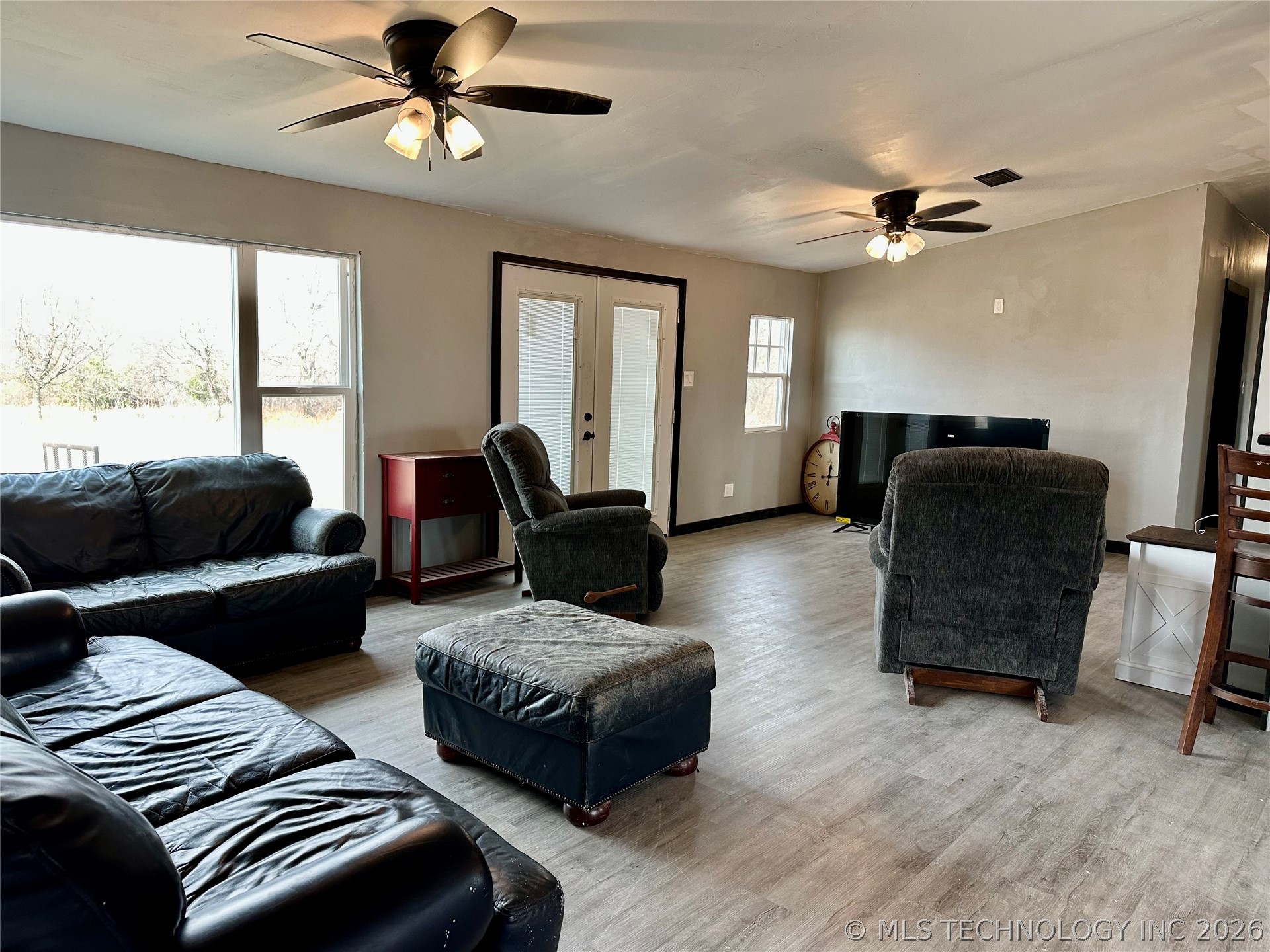 24094 N County Road 3350 Property Photo 3