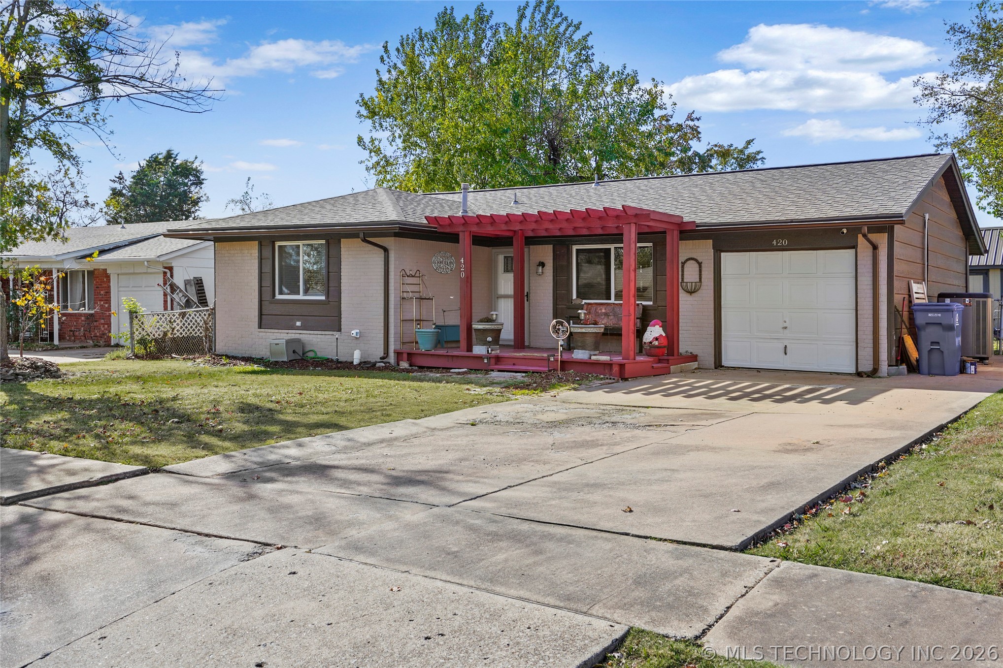 420 S Hickory Place Property Photo 1