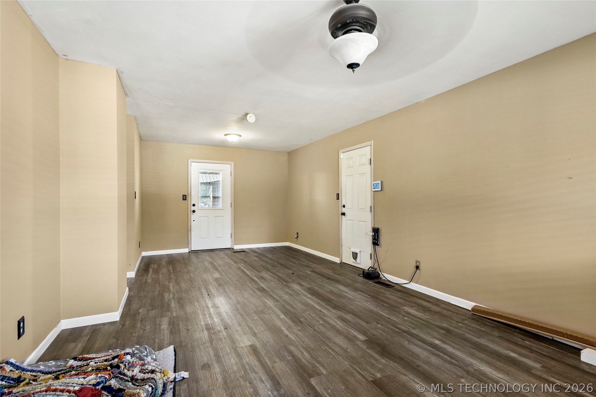 420 S Hickory Place Property Photo 6