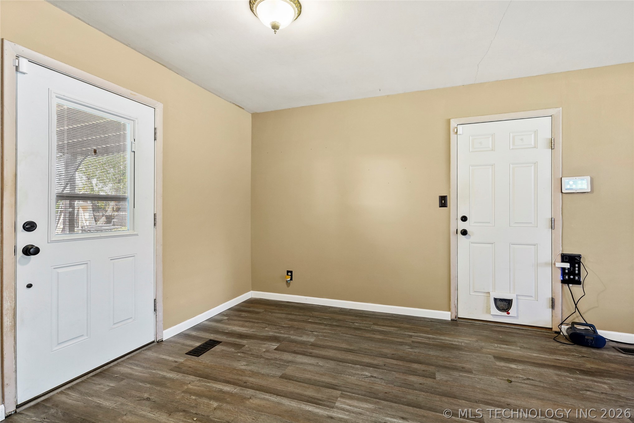 420 S Hickory Place Property Photo 8