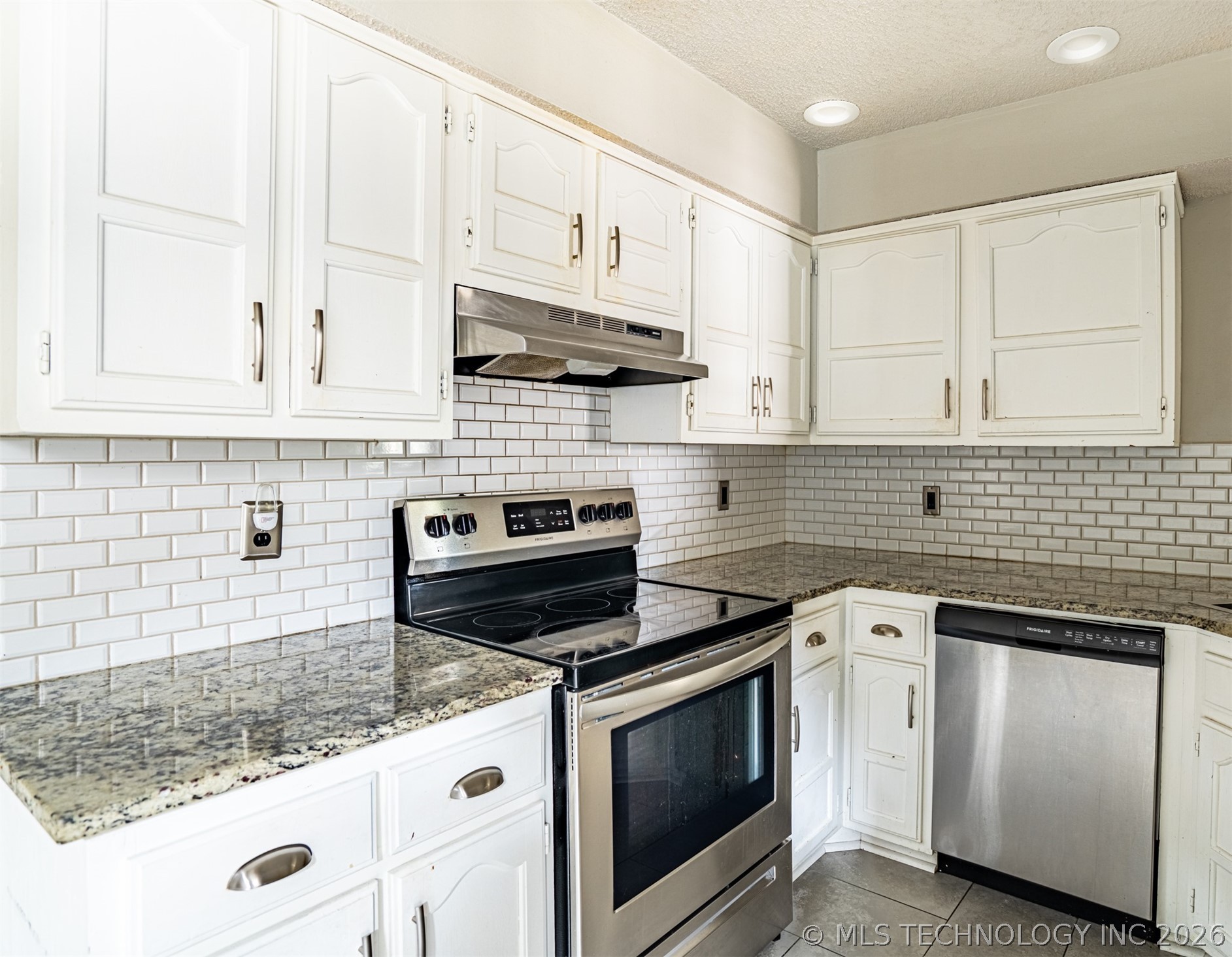 3009 W College Street Property Photo 4