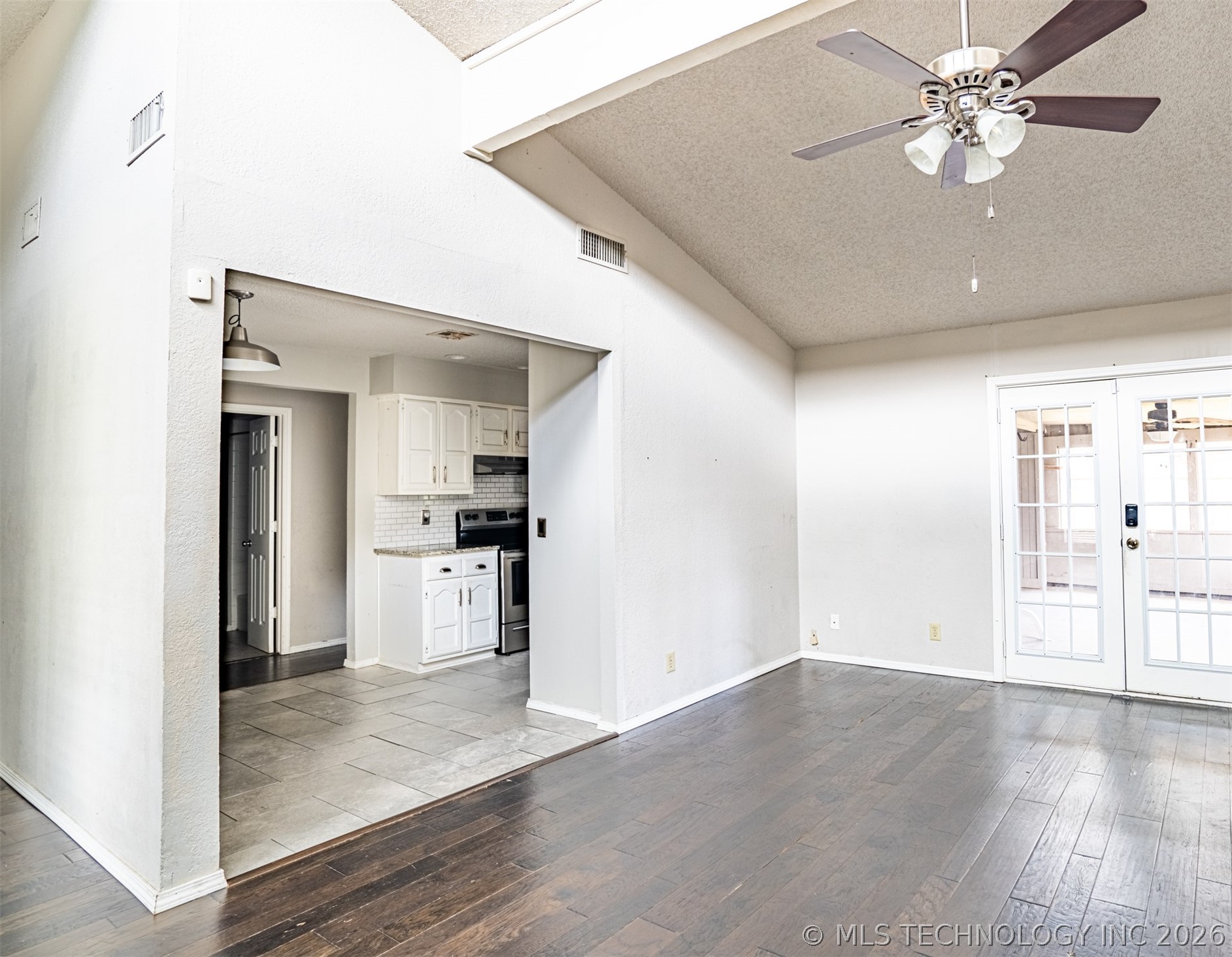 3009 W College Street Property Photo 5
