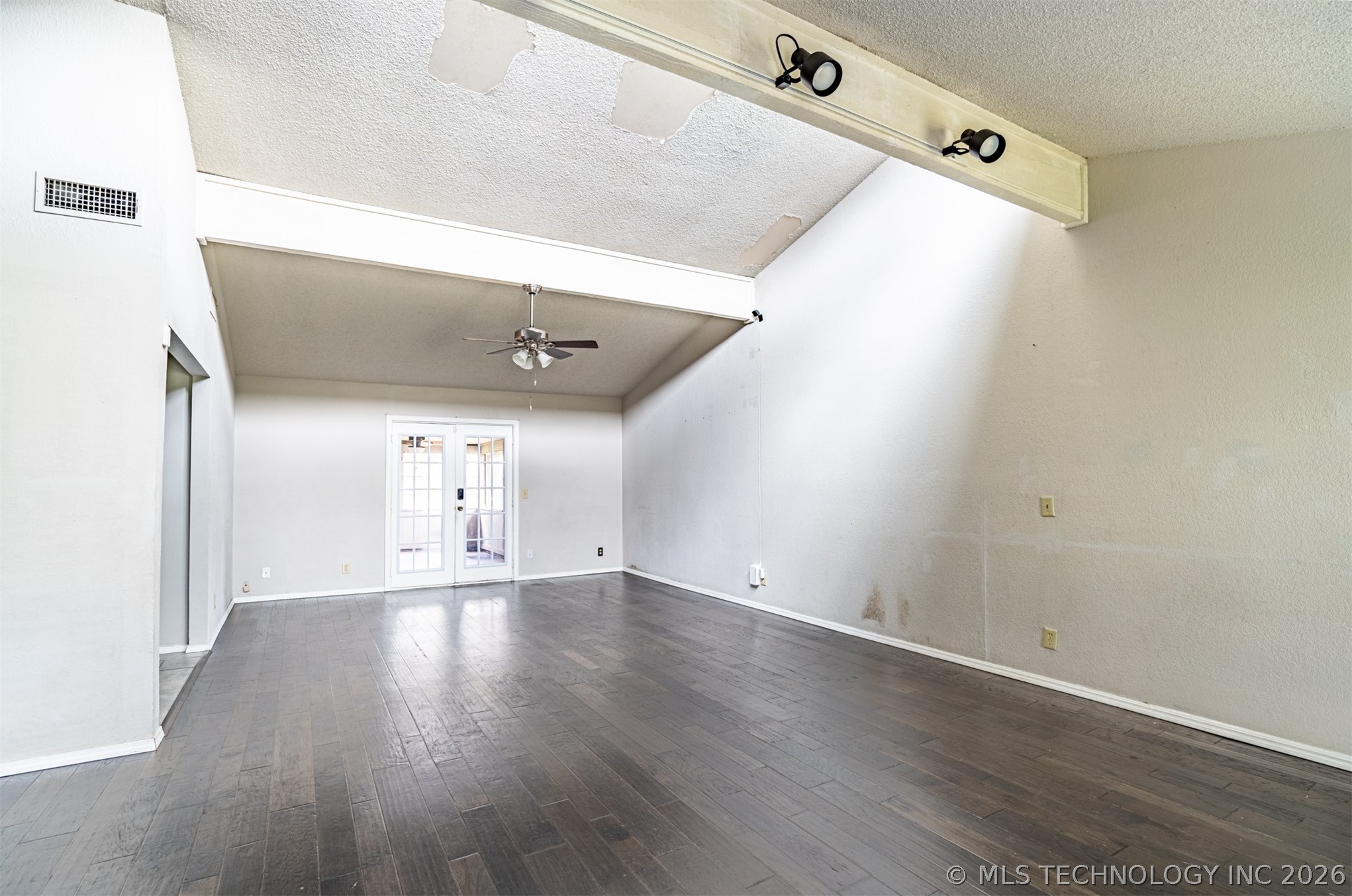 3009 W College Street Property Photo 6