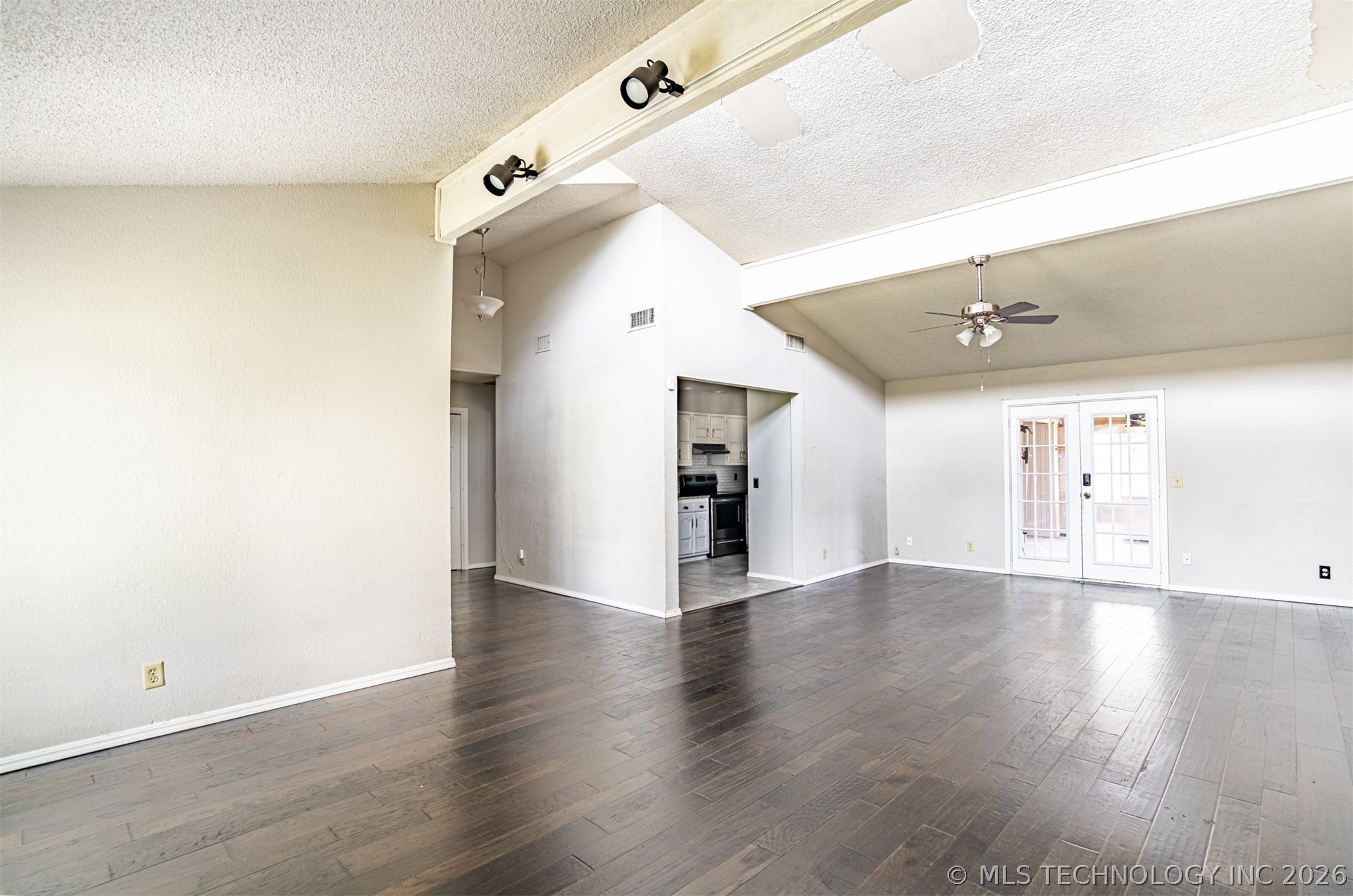 3009 W College Street Property Photo 8