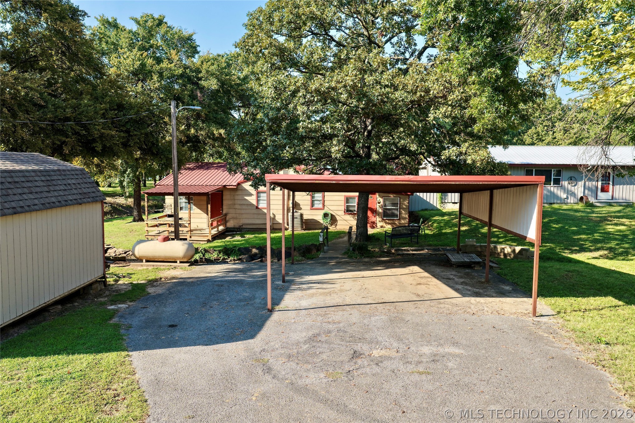 415461 E 1094 Road Property Photo 3