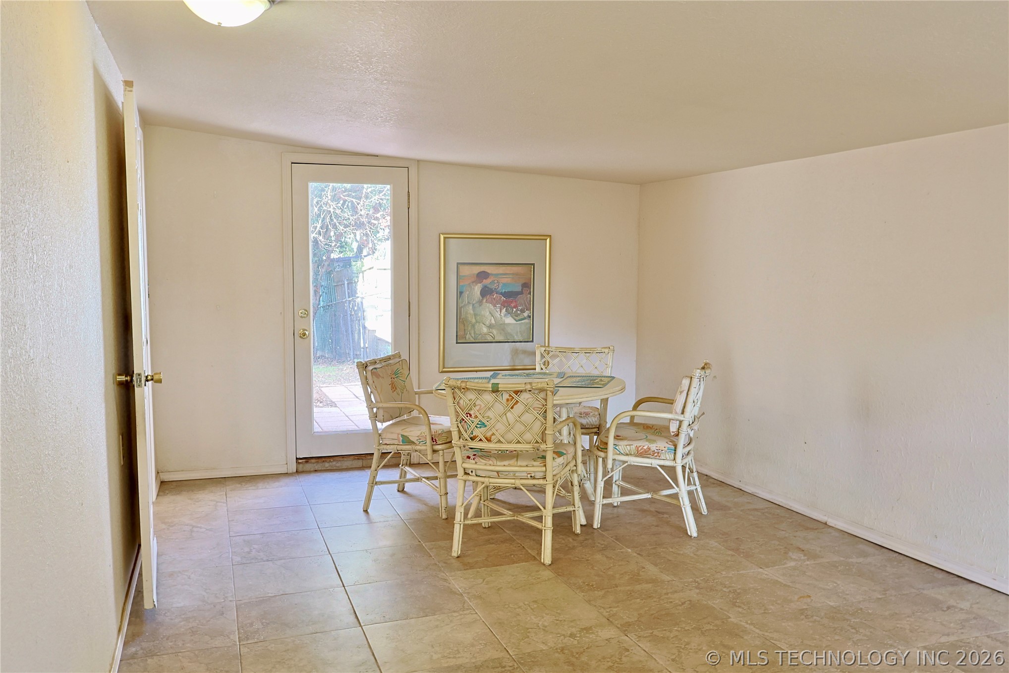 415461 E 1094 Road Property Photo 4