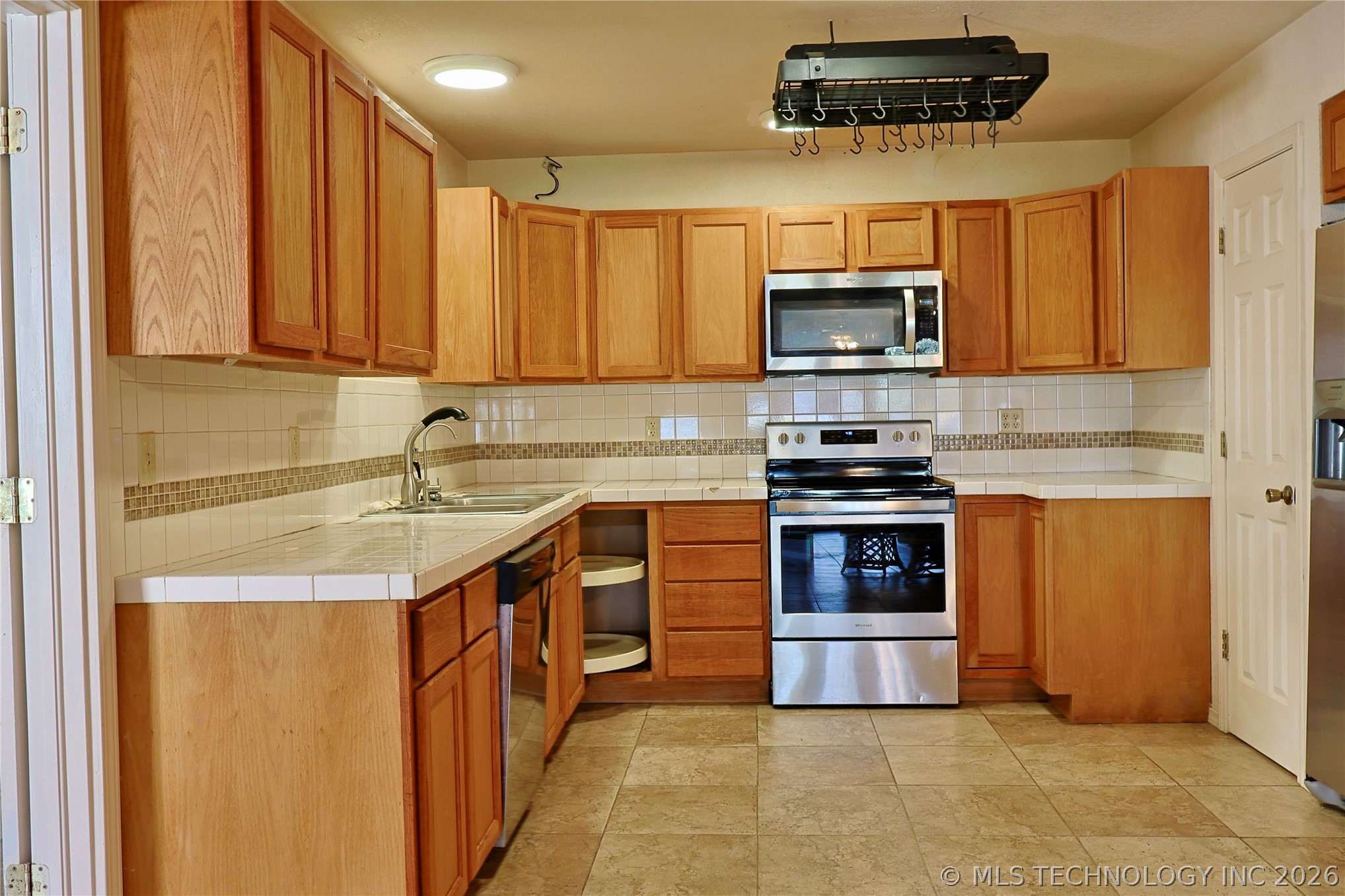 415461 E 1094 Road Property Photo 5