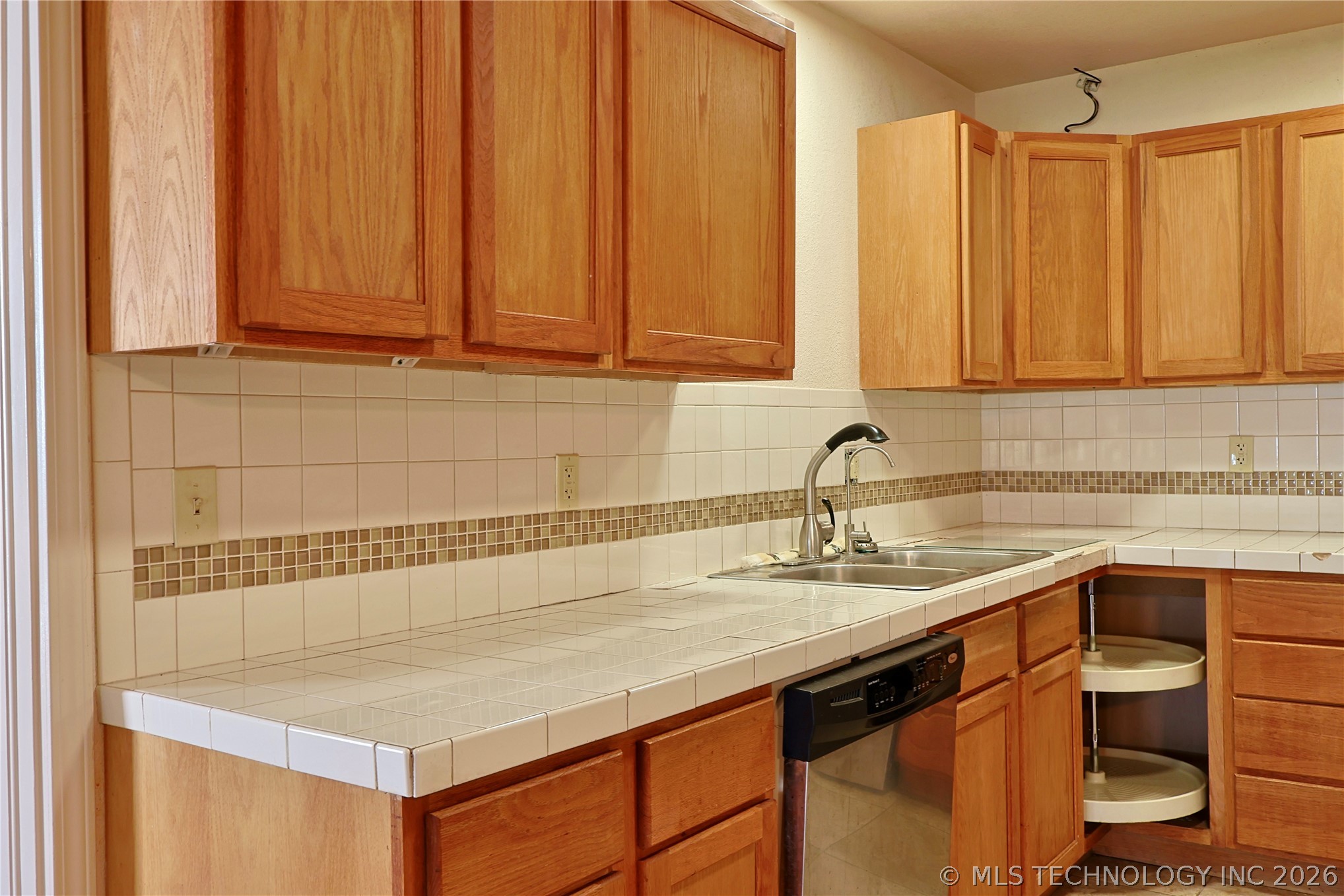 415461 E 1094 Road Property Photo 6