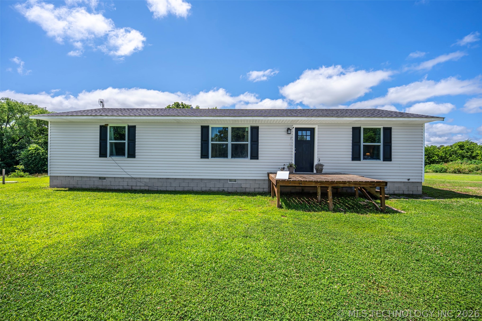 7403 County Road 147 E Property Photo 3