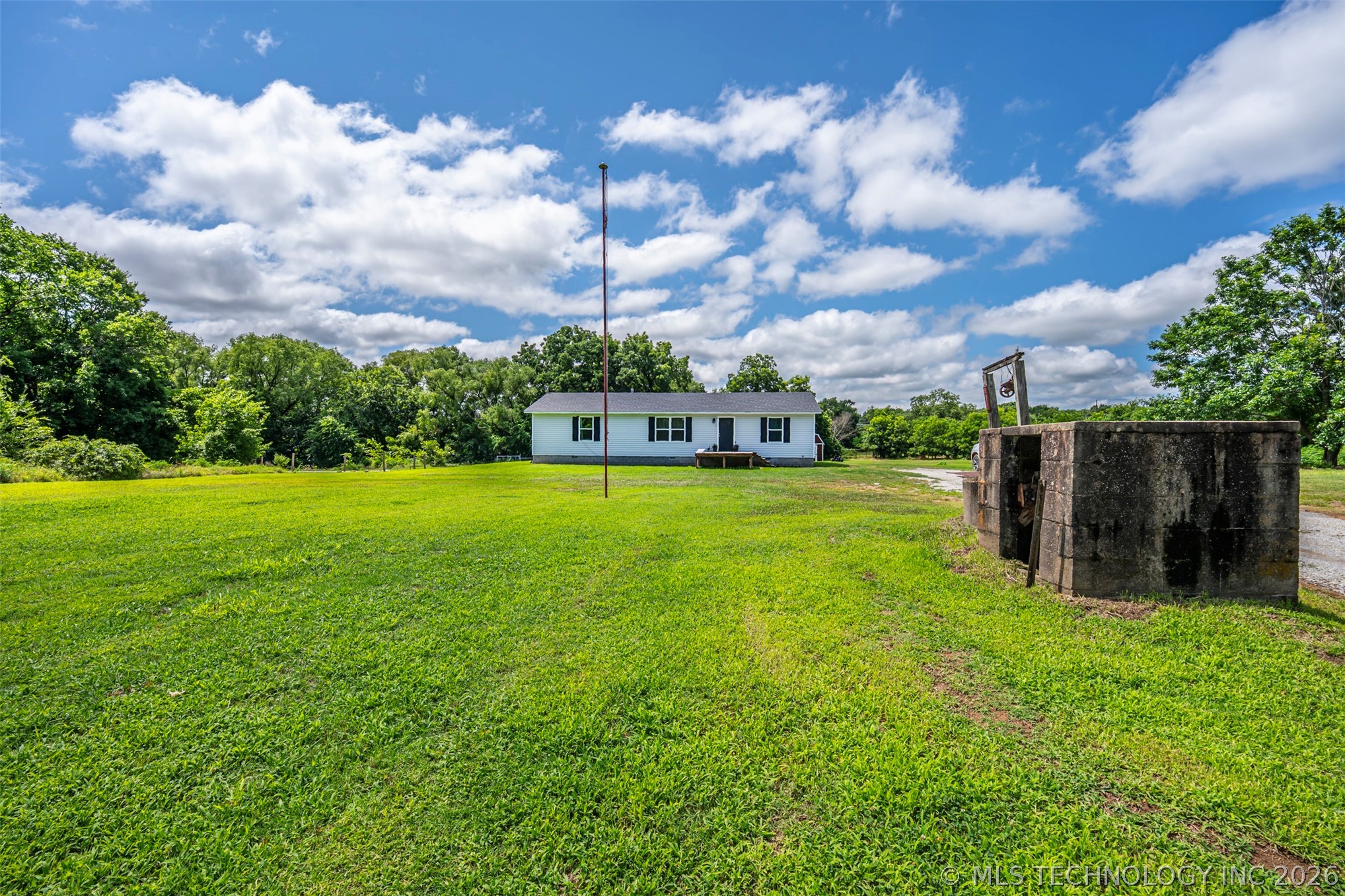 7403 County Road 147 E Property Photo 4