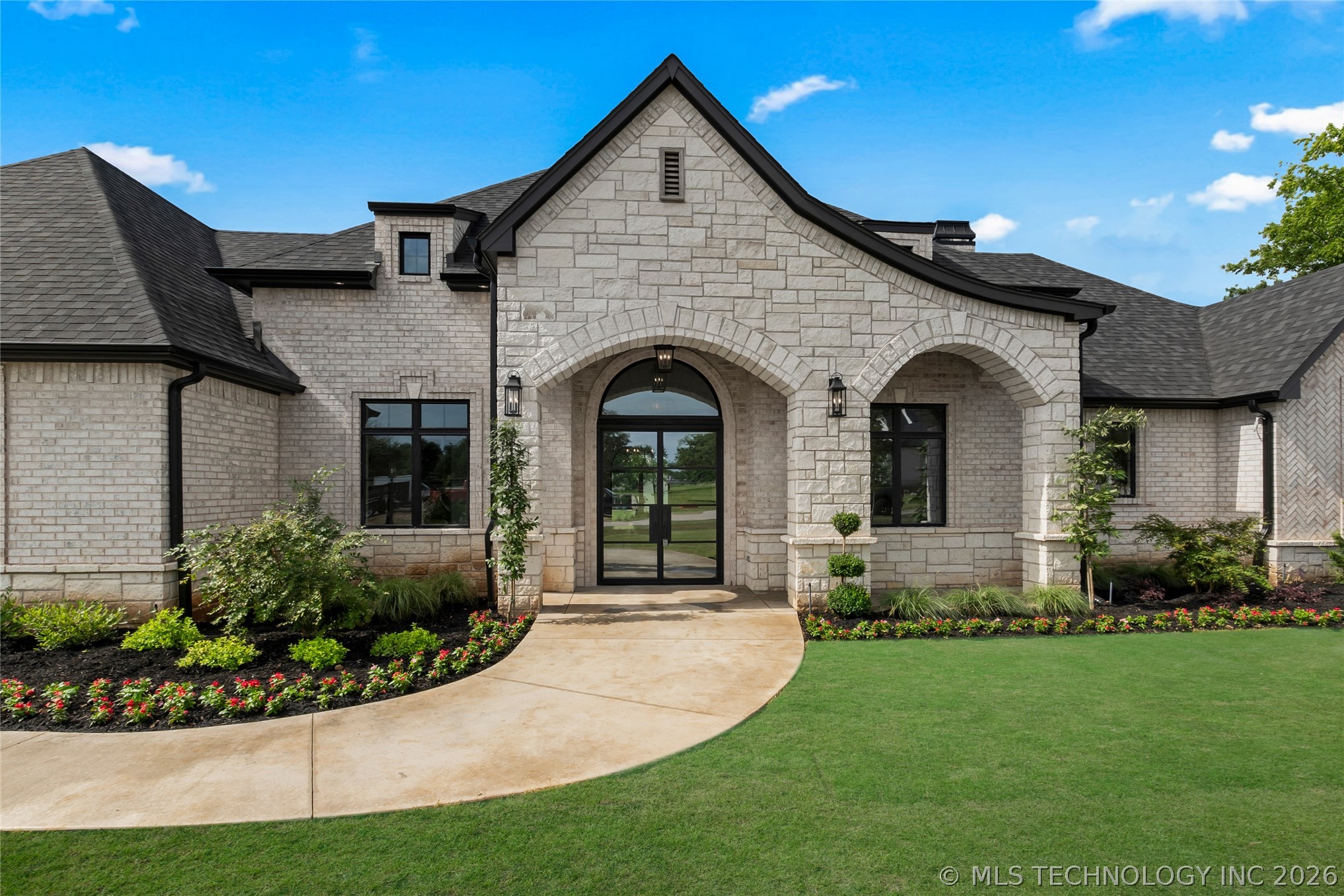 17763 E White Tail Cove Property Photo 1