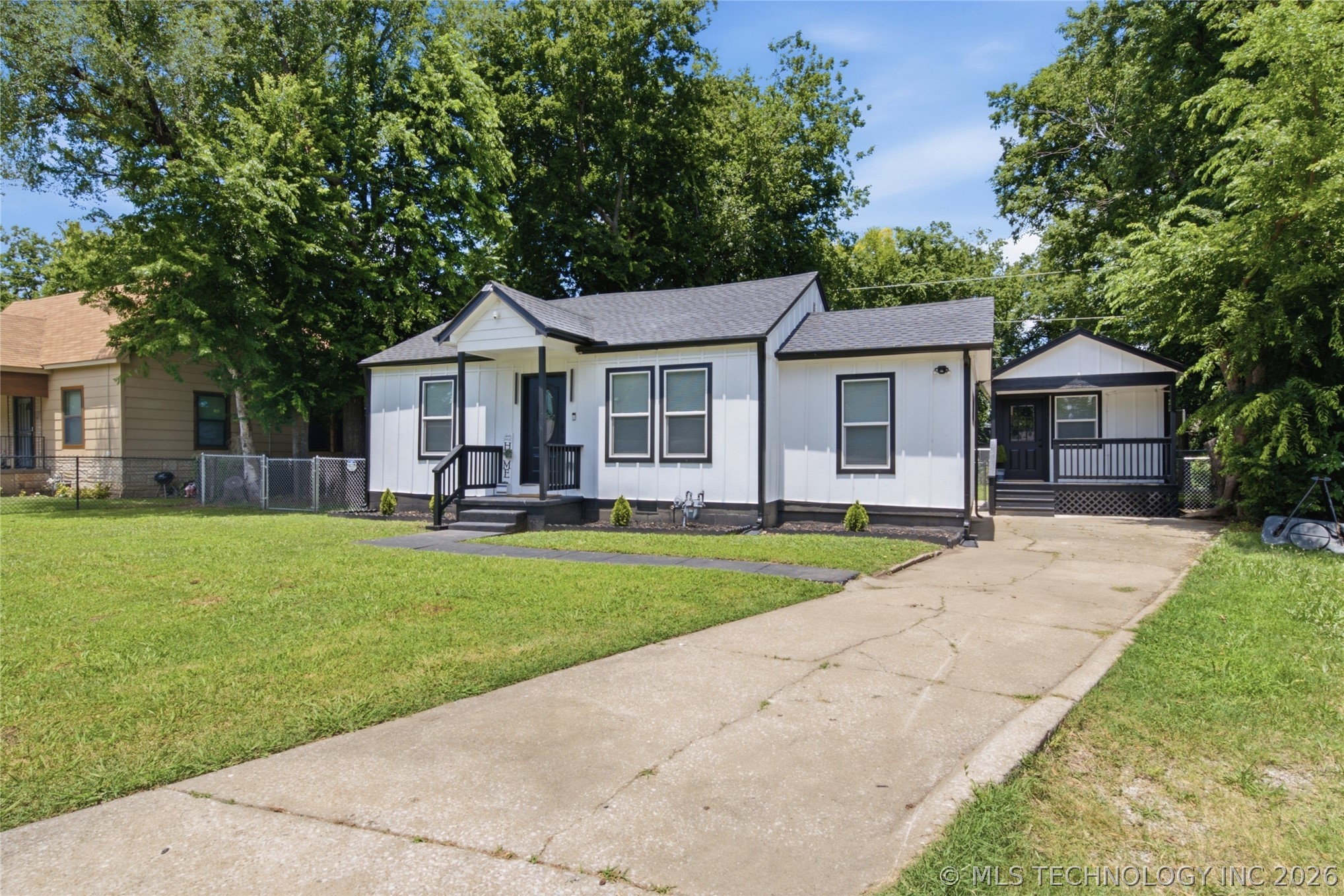 507 E 27th Place N