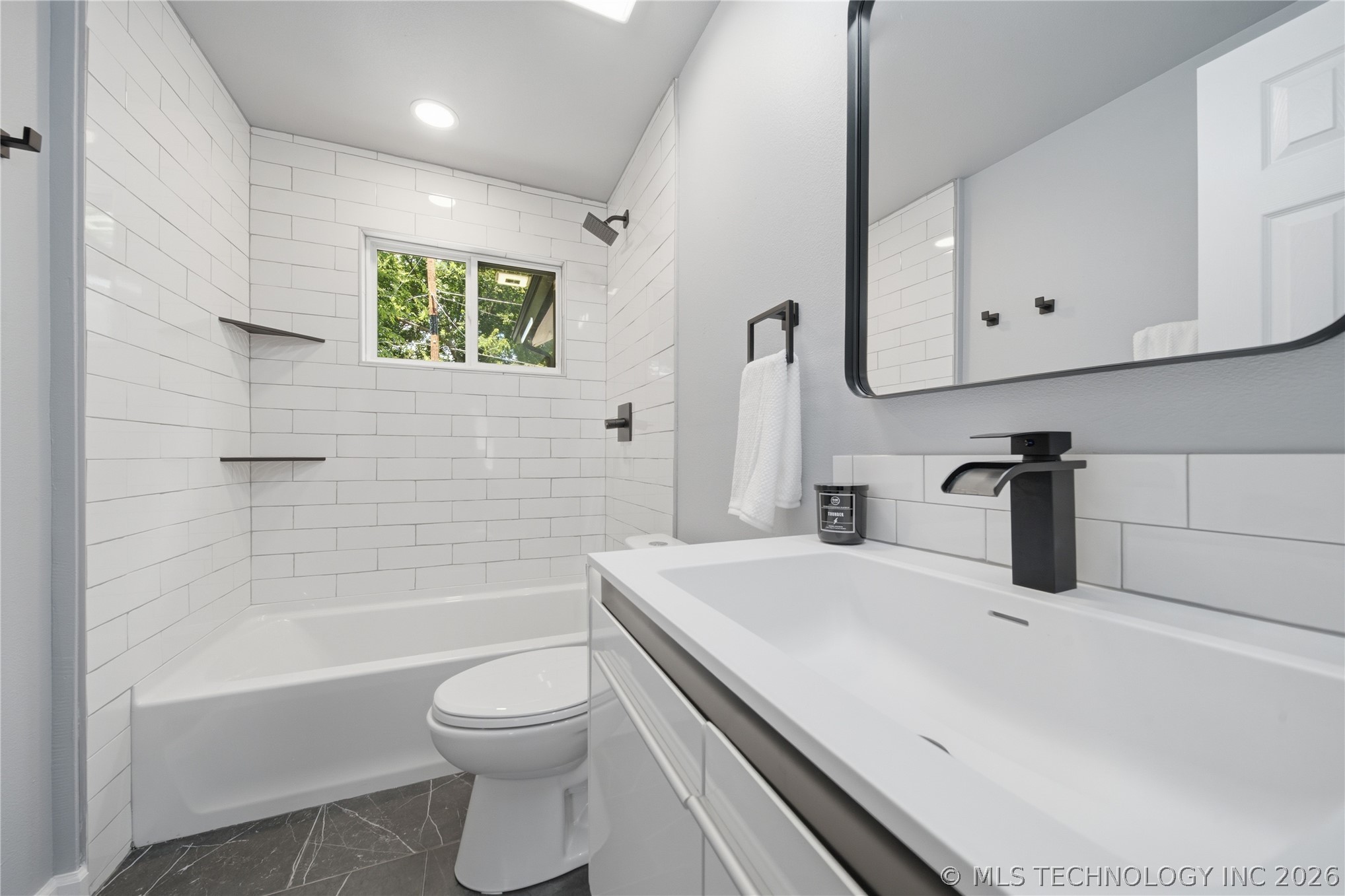 507 E 27th Place N Property Photo 13