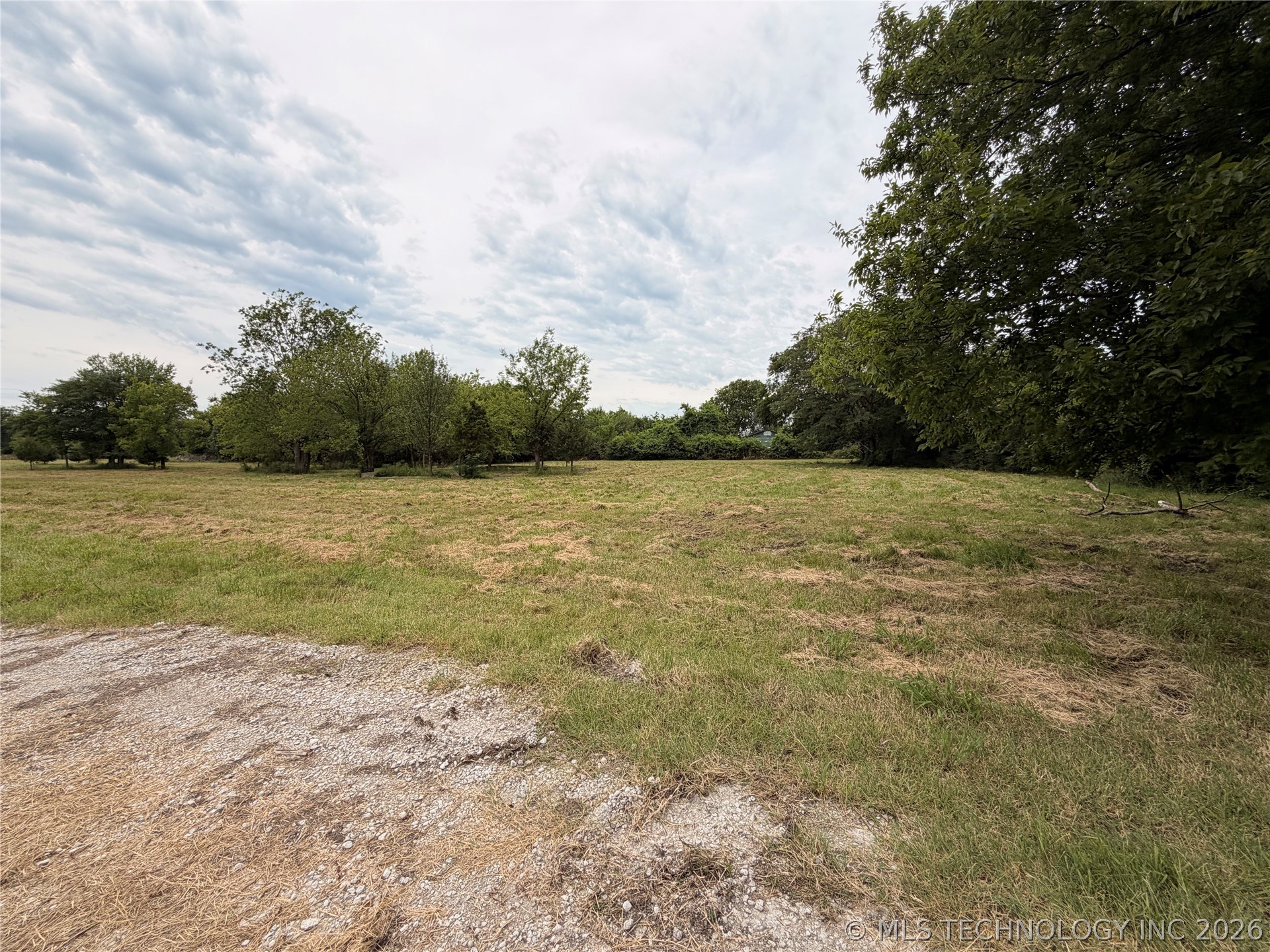 4718 E 472nd Road Property Photo 3