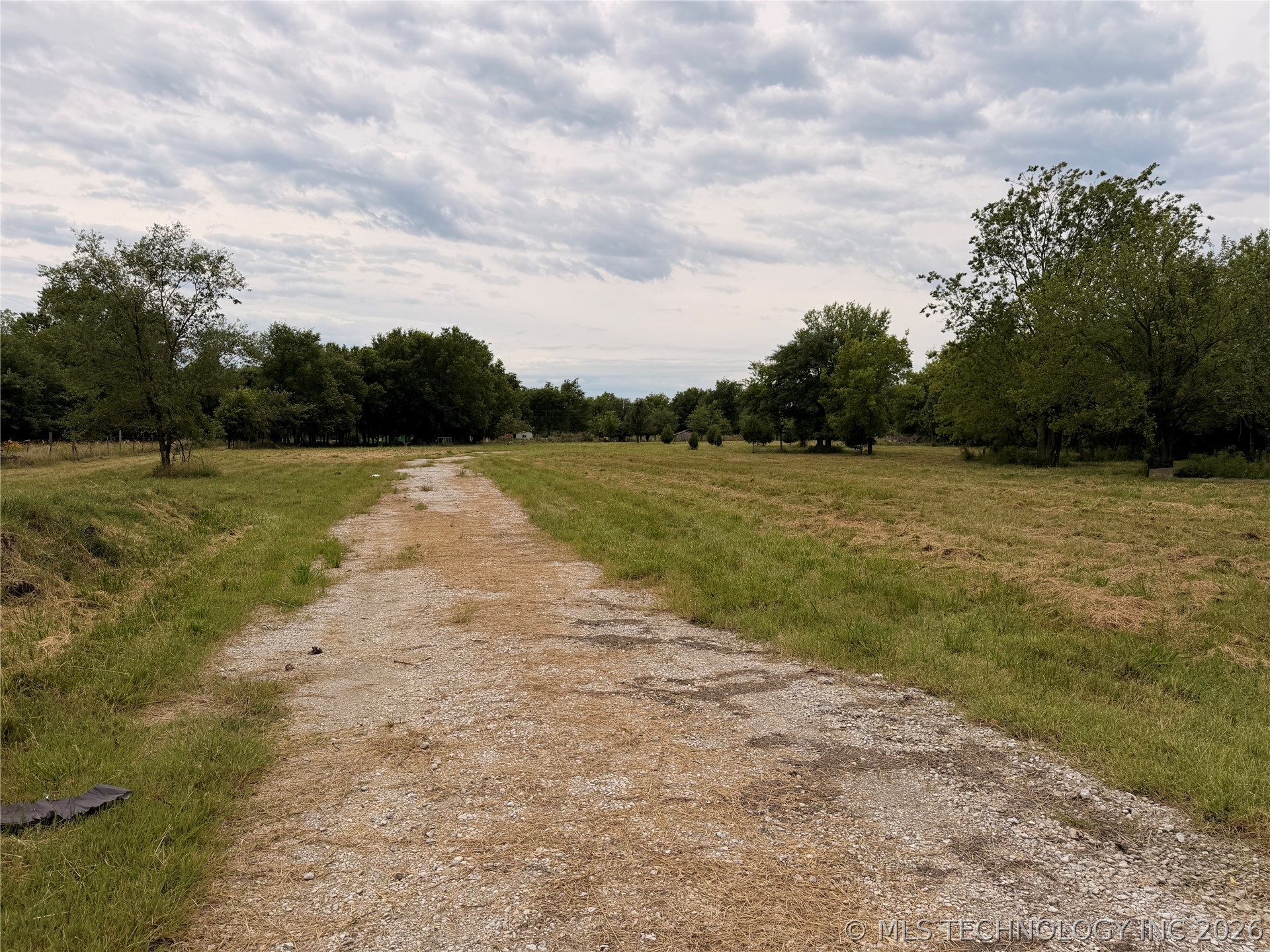 4718 E 472nd Road Property Photo 4