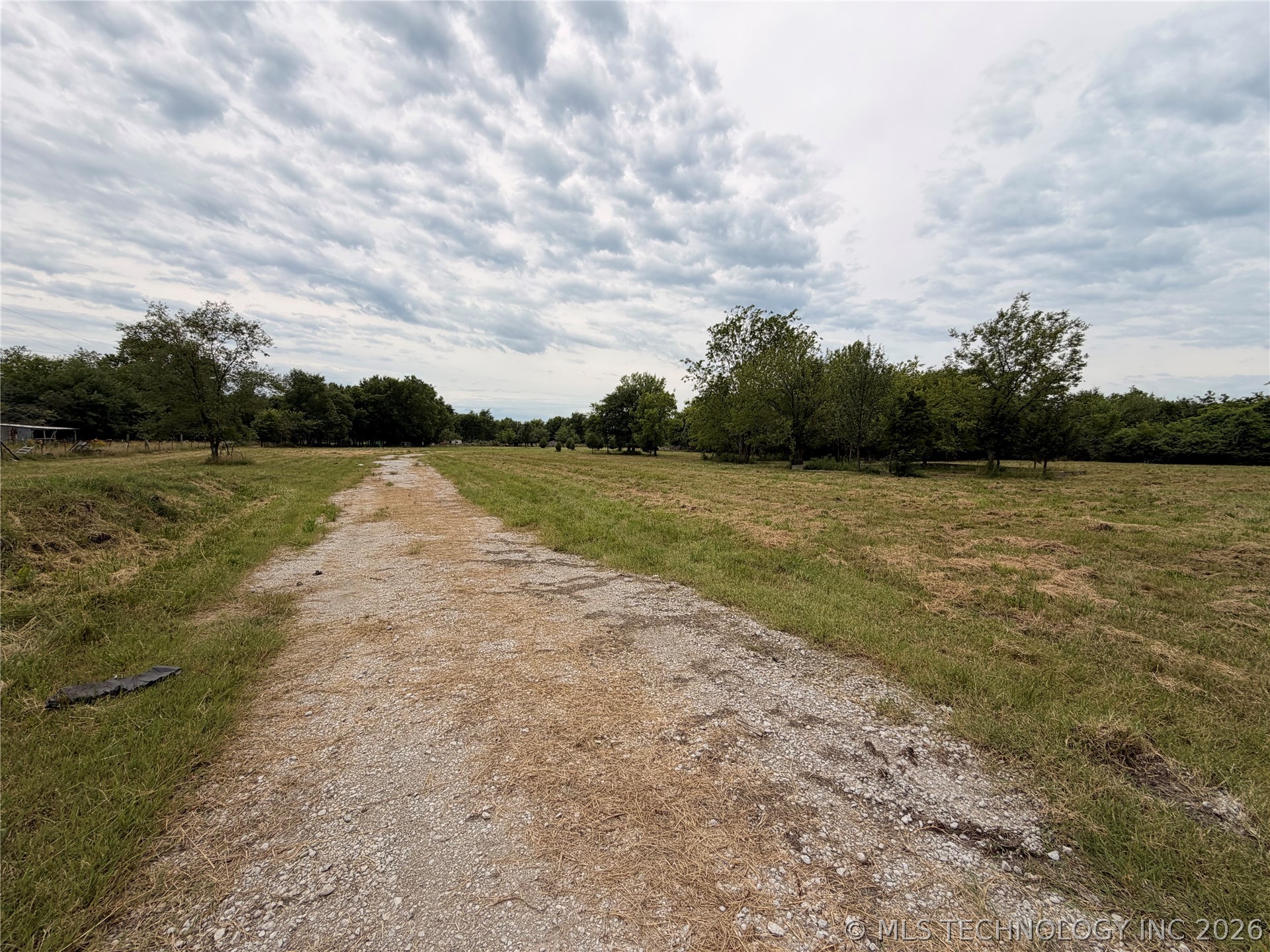 4718 E 472nd Road Property Photo 5