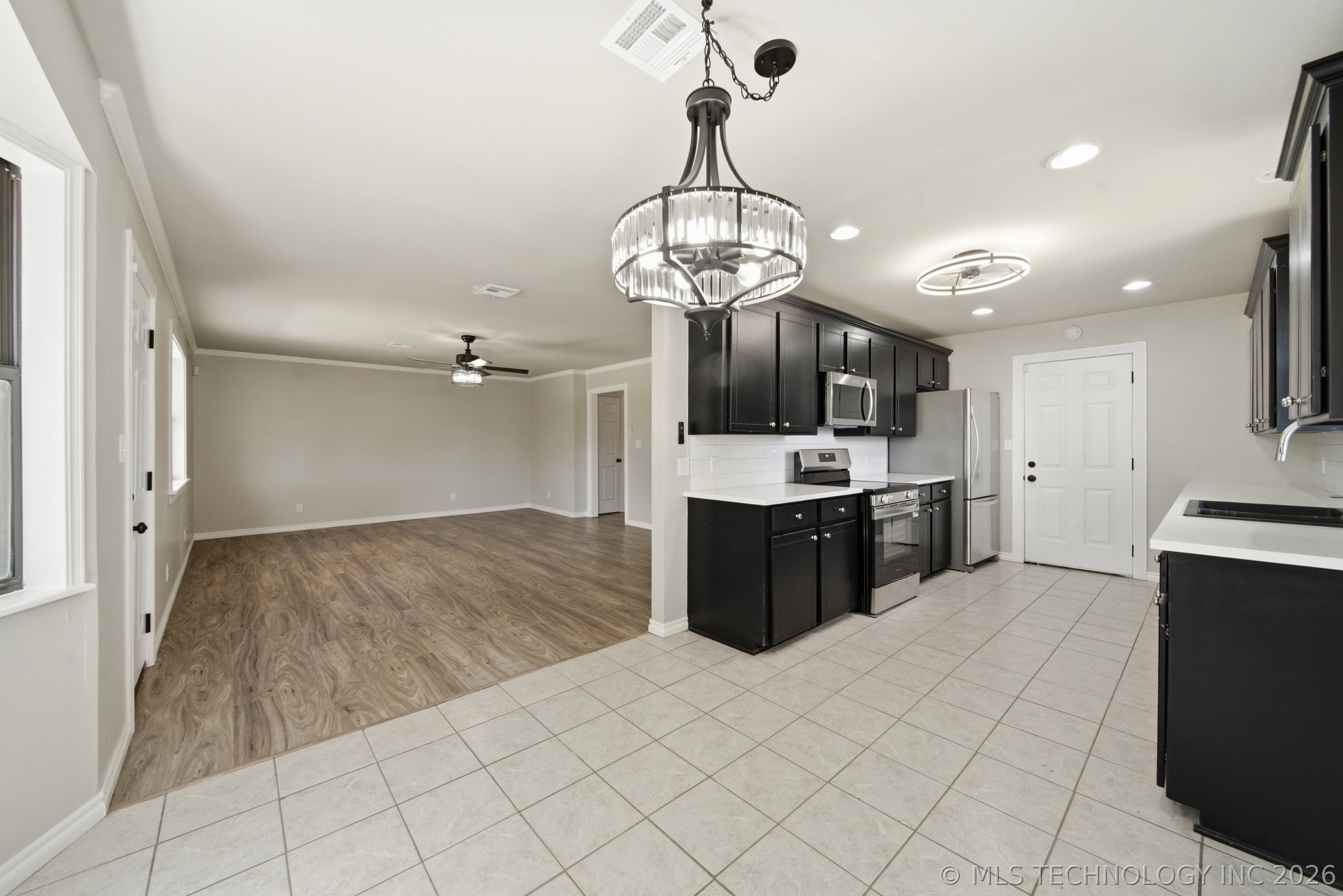 1103 N Scott Avenue Property Photo 11