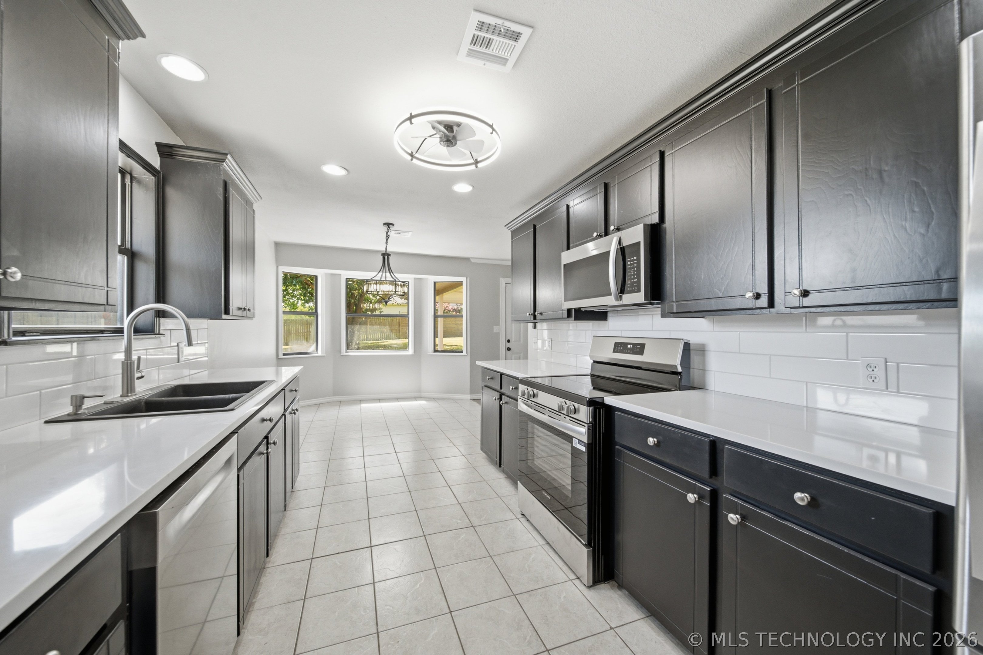 1103 N Scott Avenue Property Photo 16