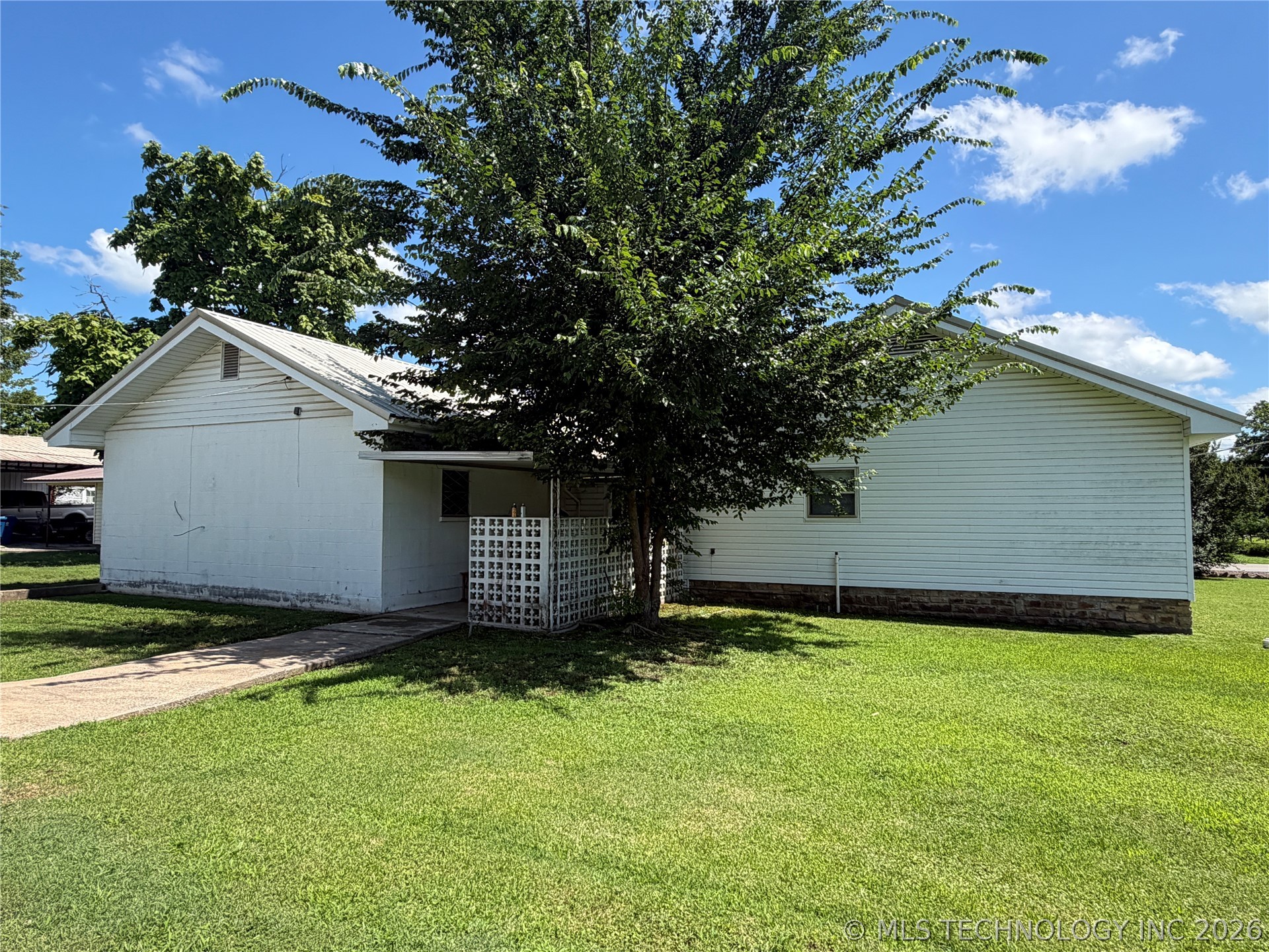 501 E Ada Property Photo 4