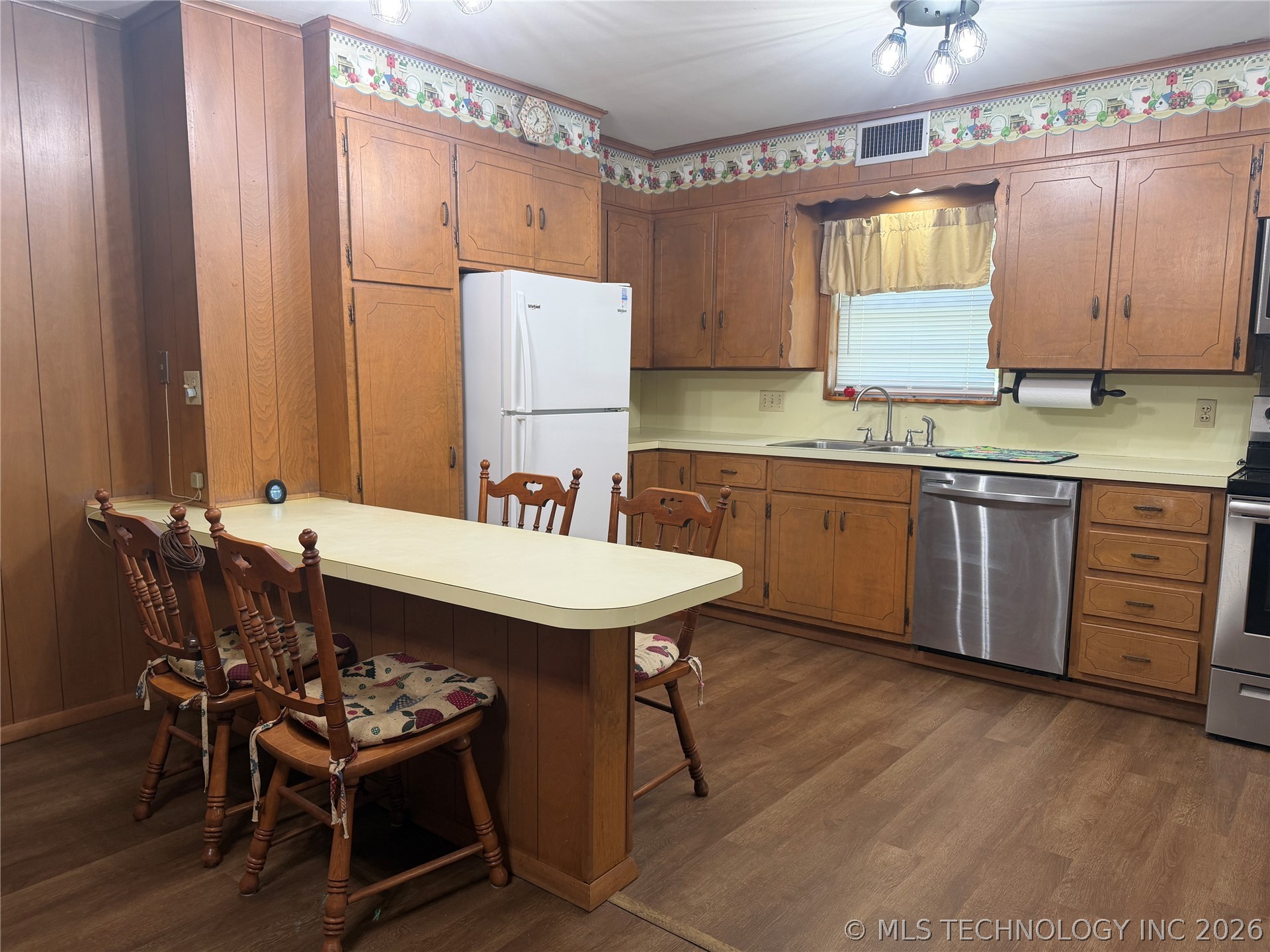 501 E Ada Property Photo 9