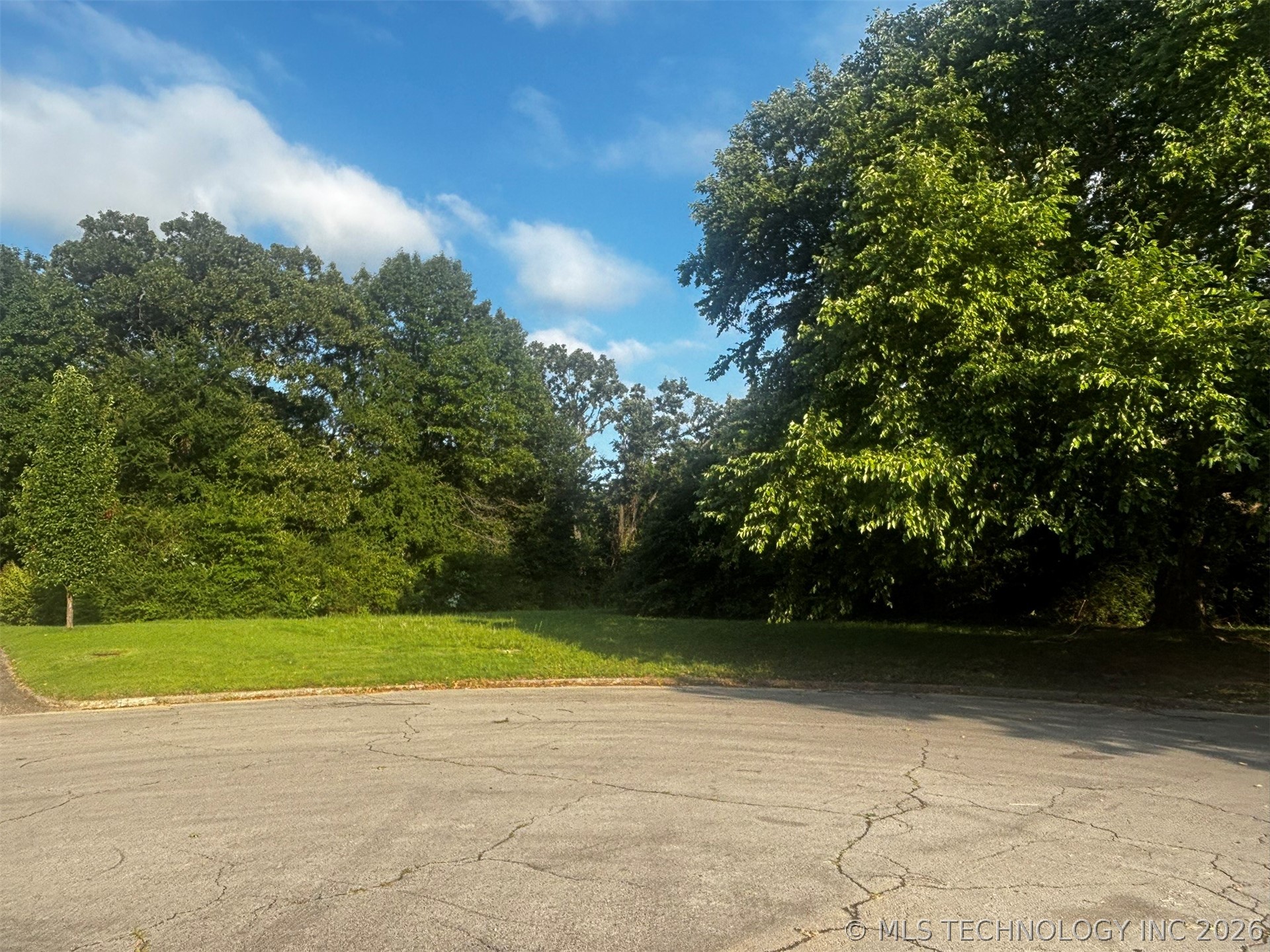 1711 Kings Road Property Photo 1