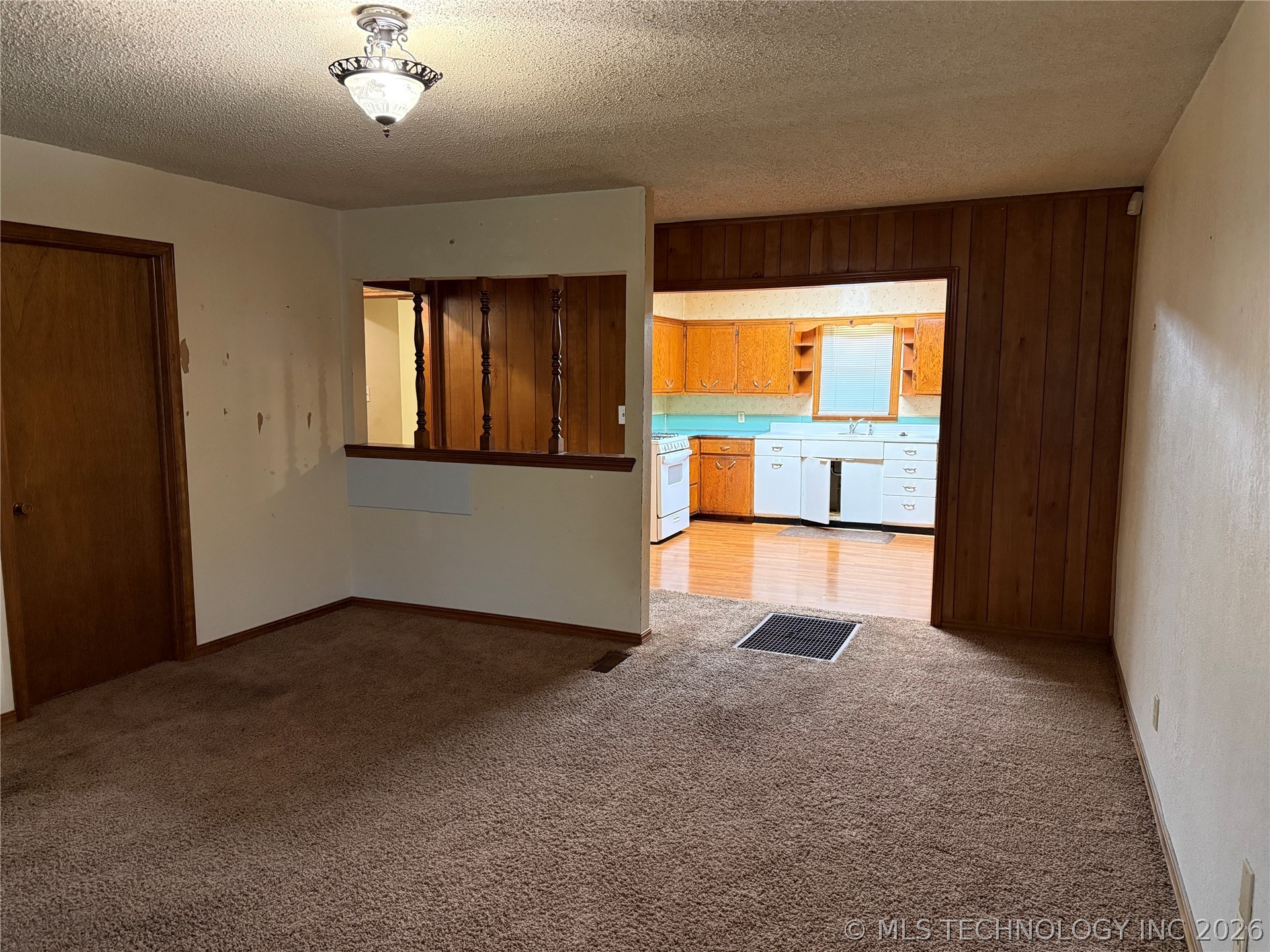 4923 W 3rd Street Property Photo 3