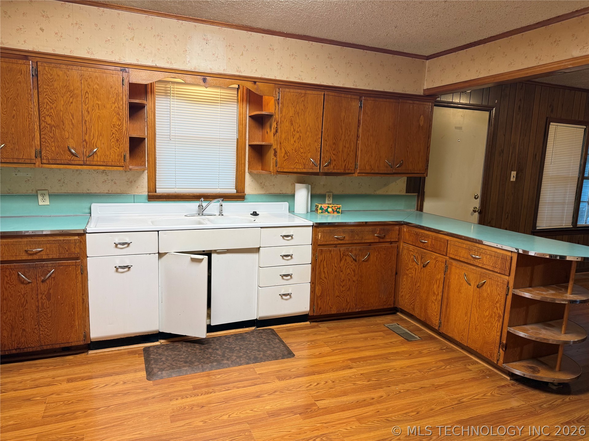 4923 W 3rd Street Property Photo 5