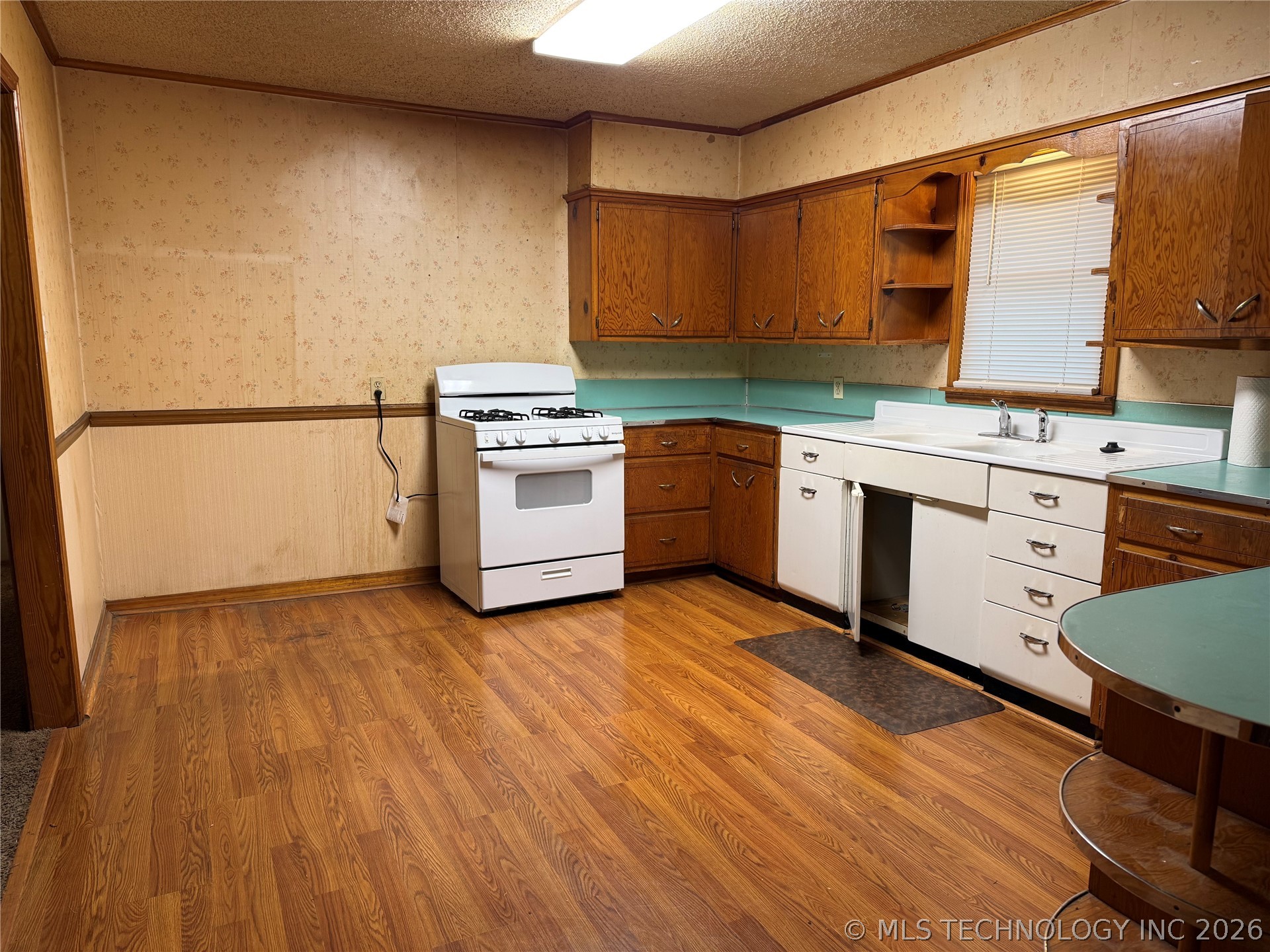4923 W 3rd Street Property Photo 6