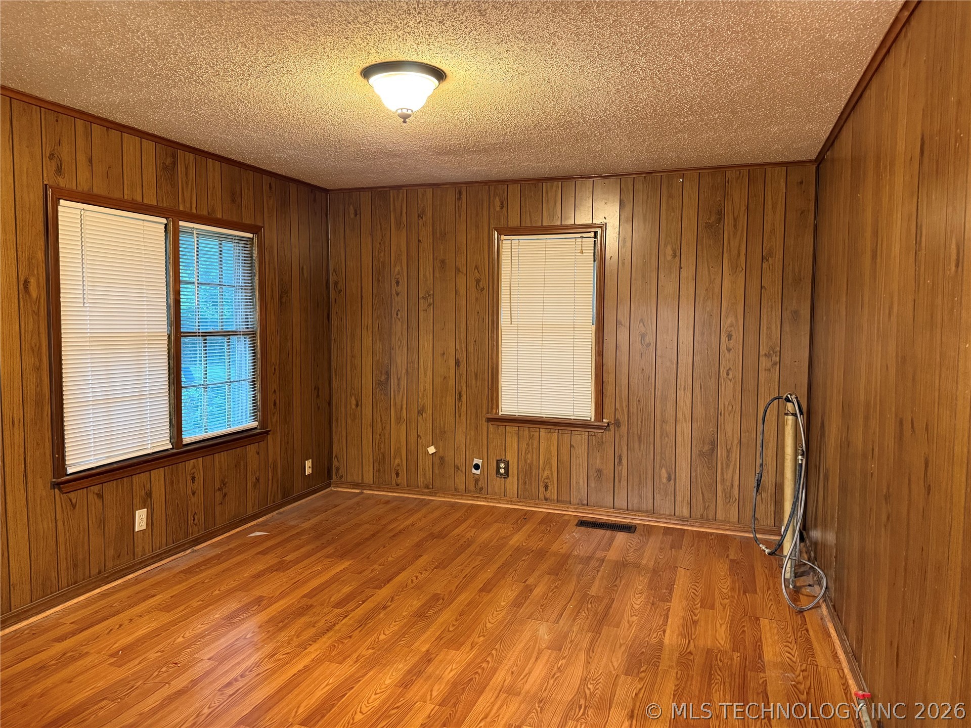4923 W 3rd Street Property Photo 8