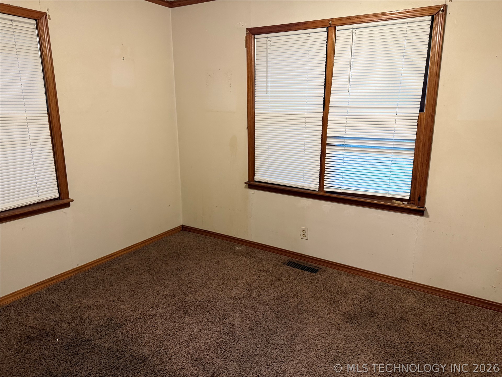 4923 W 3rd Street Property Photo 9