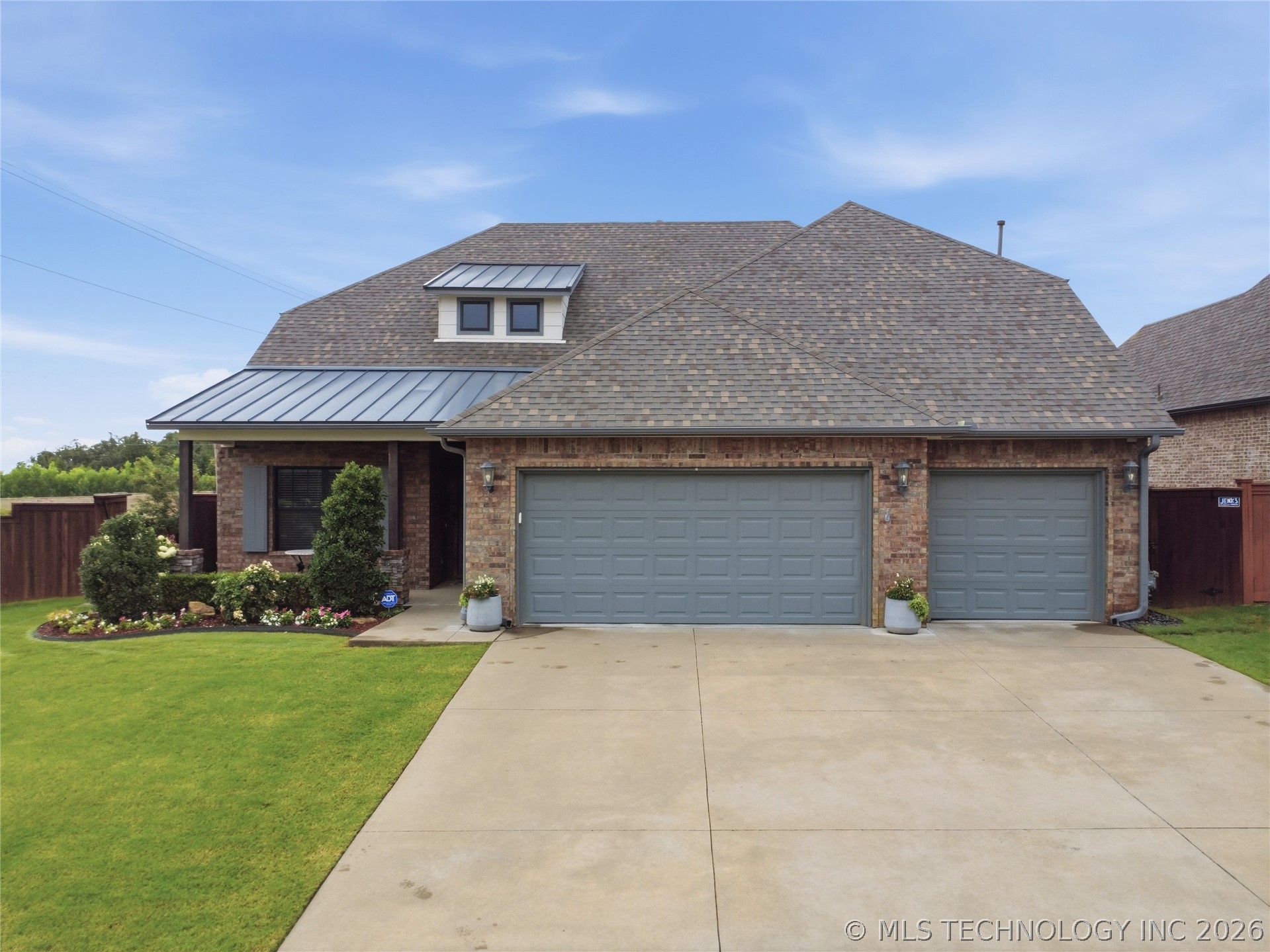 904 W 86th Place Property Photo 1