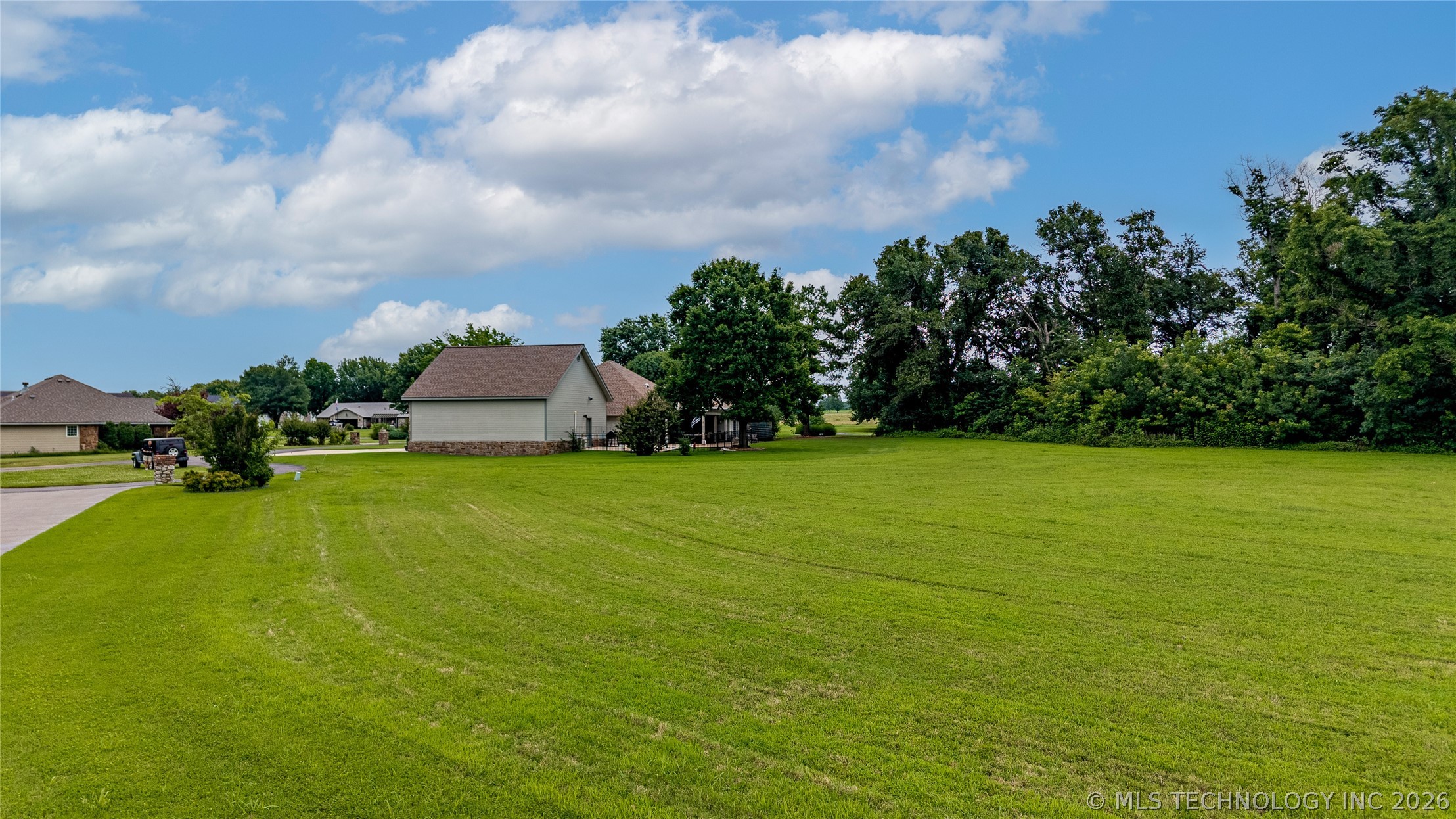 451657 Southern Hills Property Photo 6