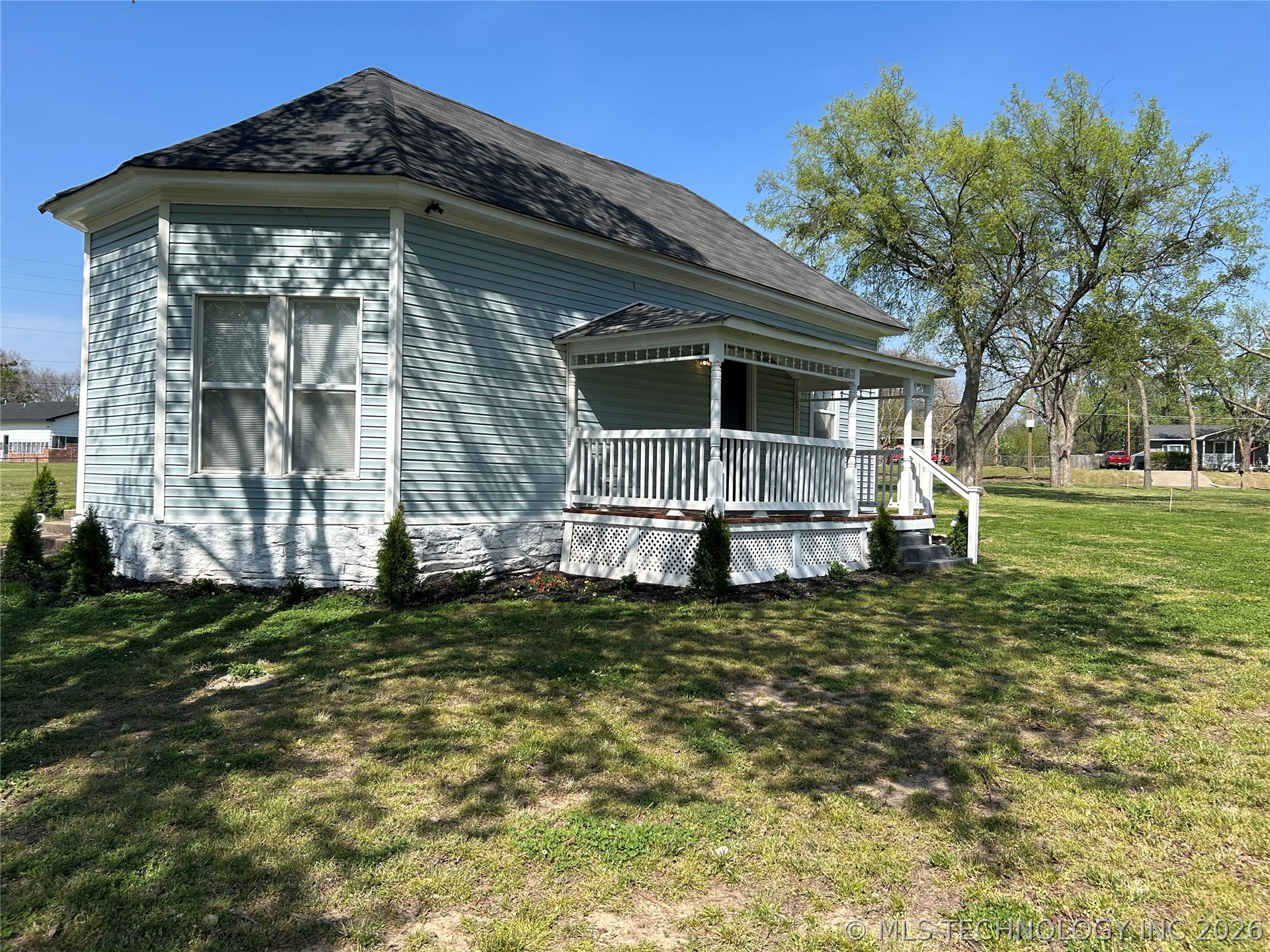 406 Creek Avenue Property Photo 3