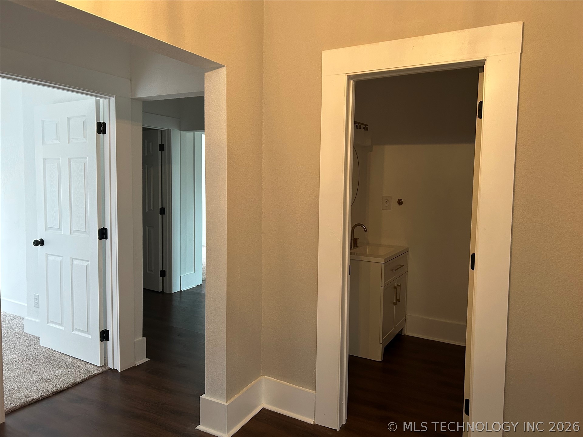 406 Creek Avenue Property Photo 5